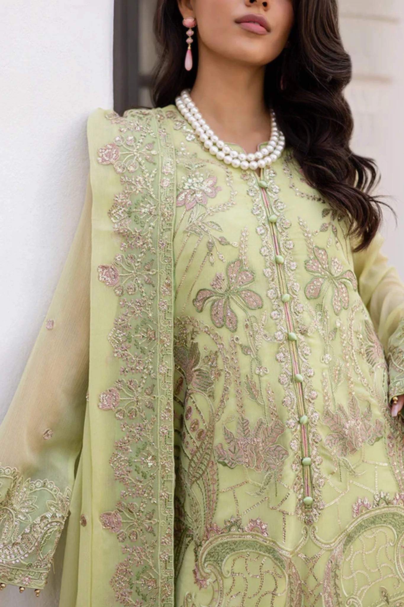 Noir By Freesia Maryum N Maria Formals Collection