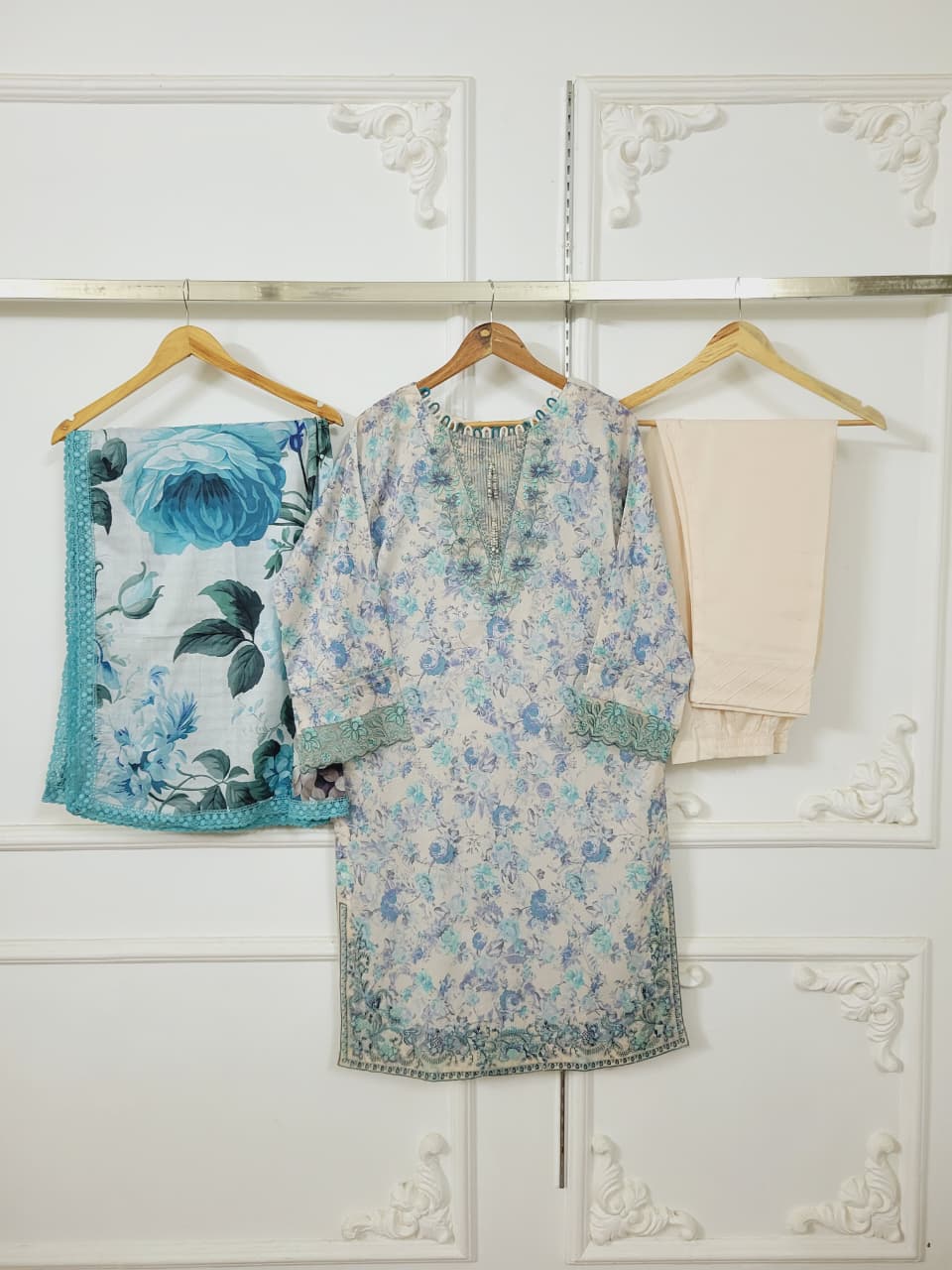 Noer by Gulljee Embroidery lawn