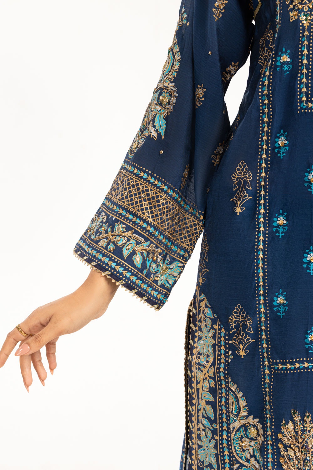 Gul Ahmed Embroidered Lawn Suit