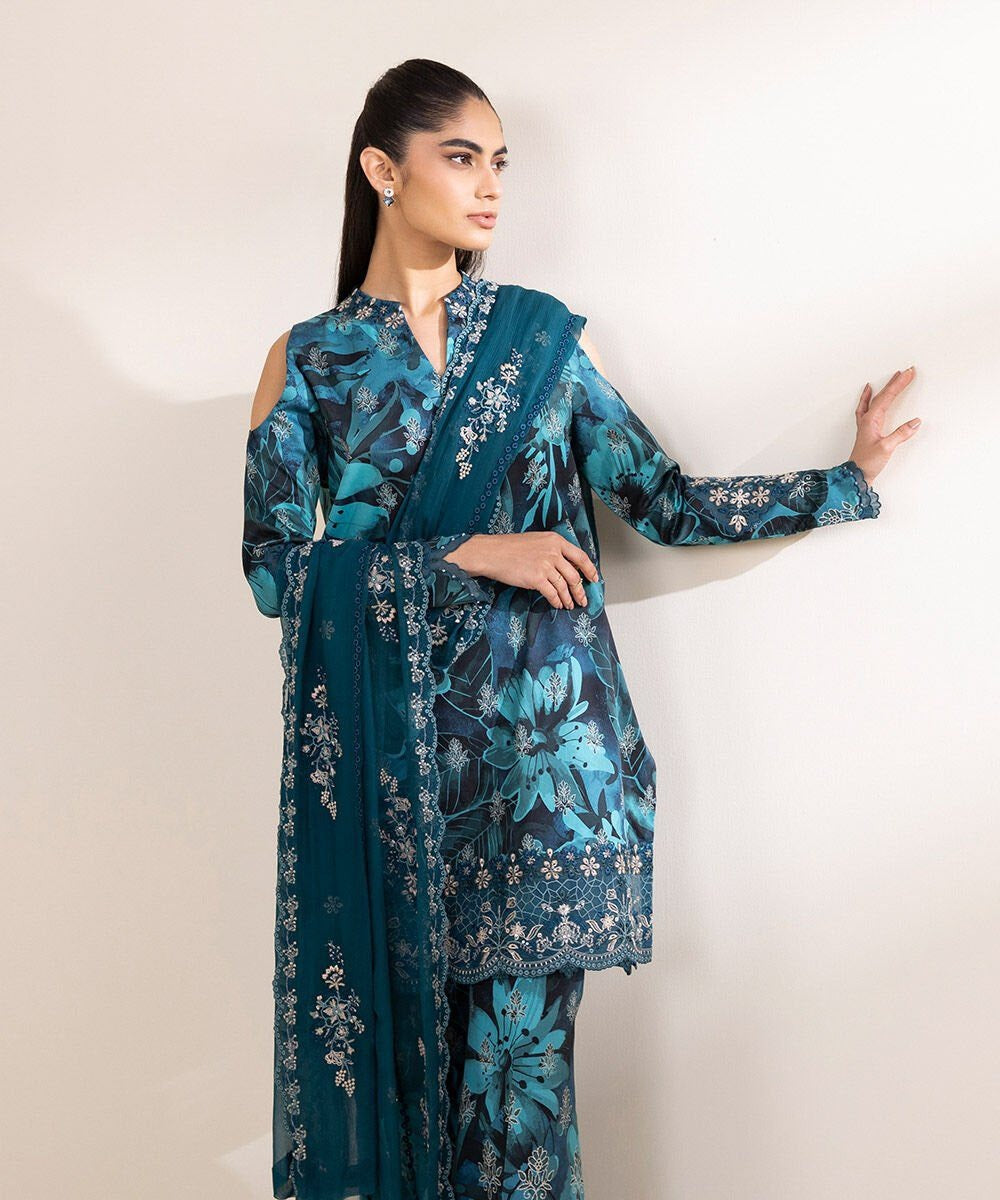 Sapphire 3Pc Embroidered Lawn Suit