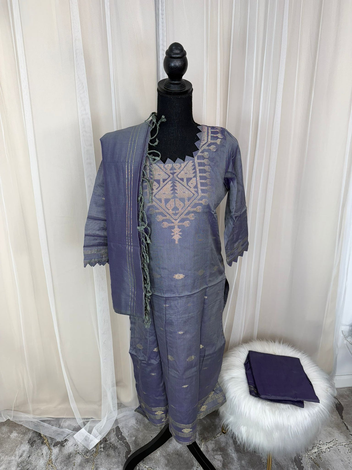 Bangladeshi Jamdani salwar kamiz