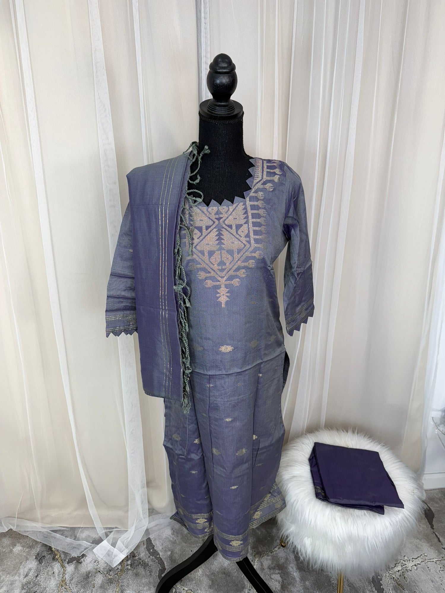 Bangladeshi Jamdani salwar kamiz