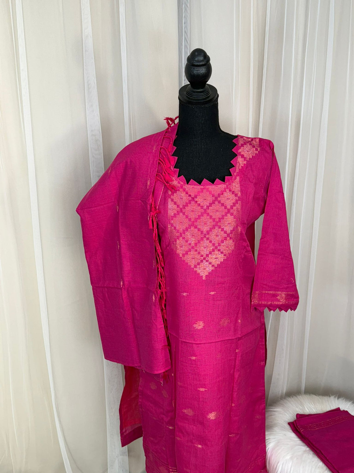 Bangladeshi Jamdani salwar kamiz