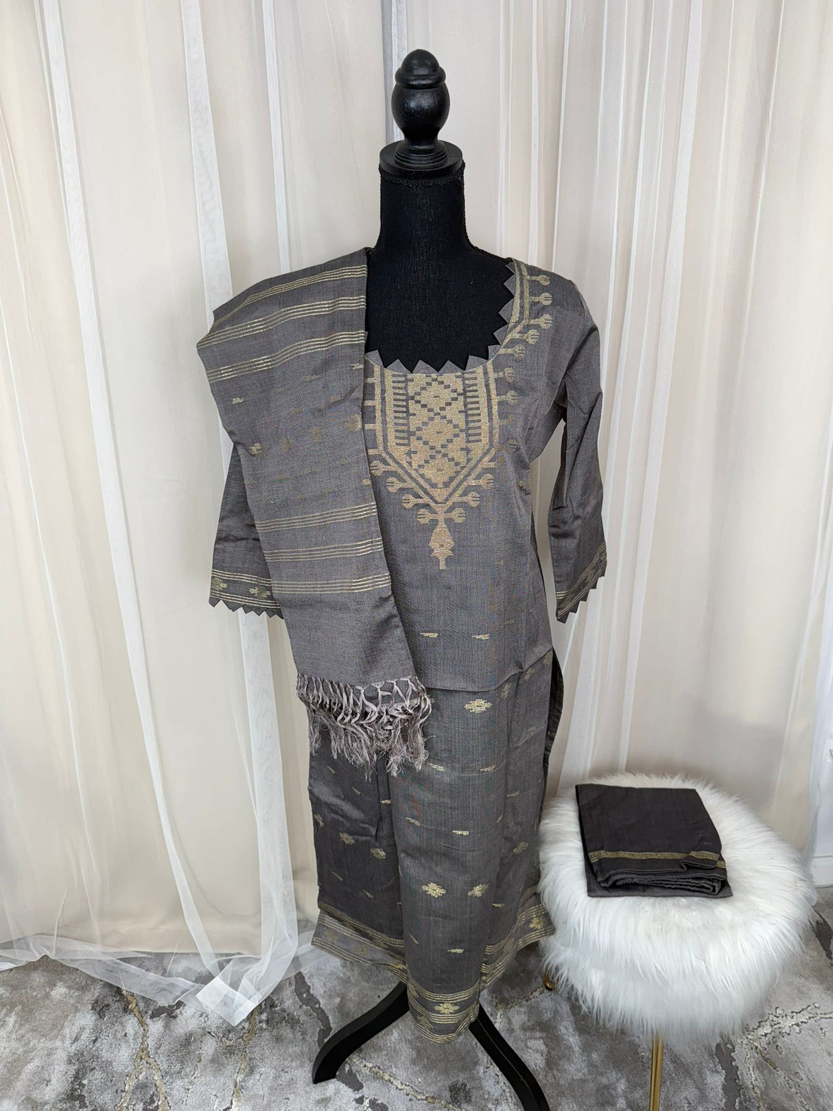 Bangladeshi Jamdani salwar kamiz