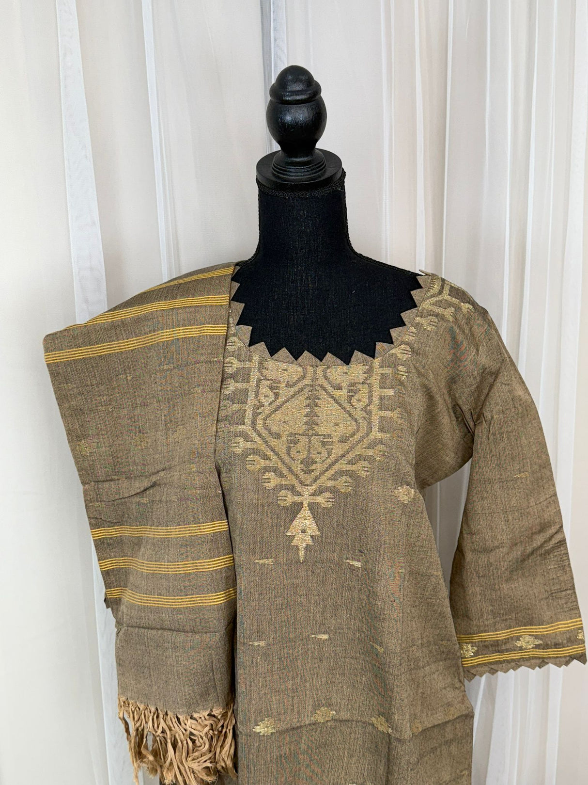 Bangladeshi Jamdani salwar kamiz