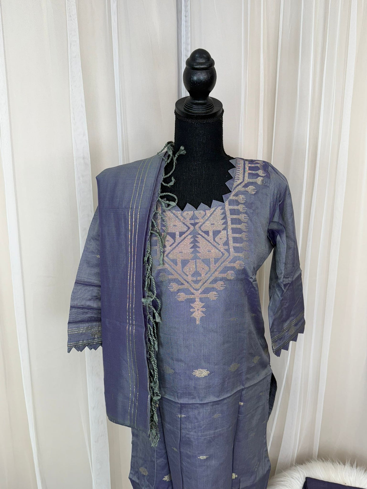 Bangladeshi Jamdani salwar kamiz