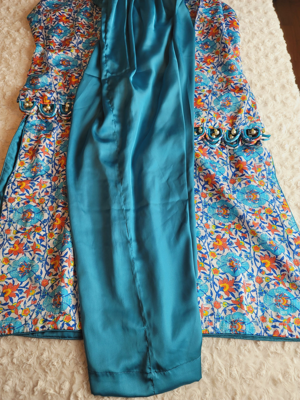 Falgun and valentine special. Super soft pakistani silk kurti