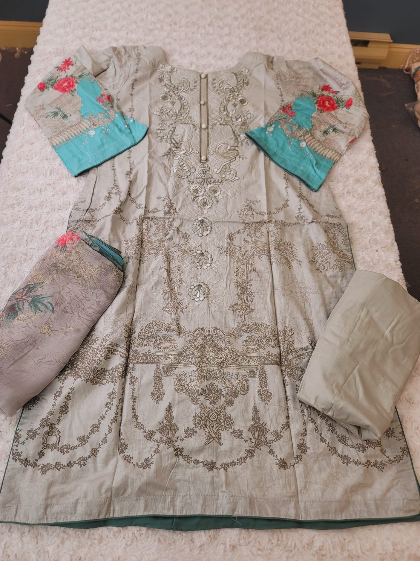 Pakistani Stitched lawn Embroidered Salwar kameez ready to ship