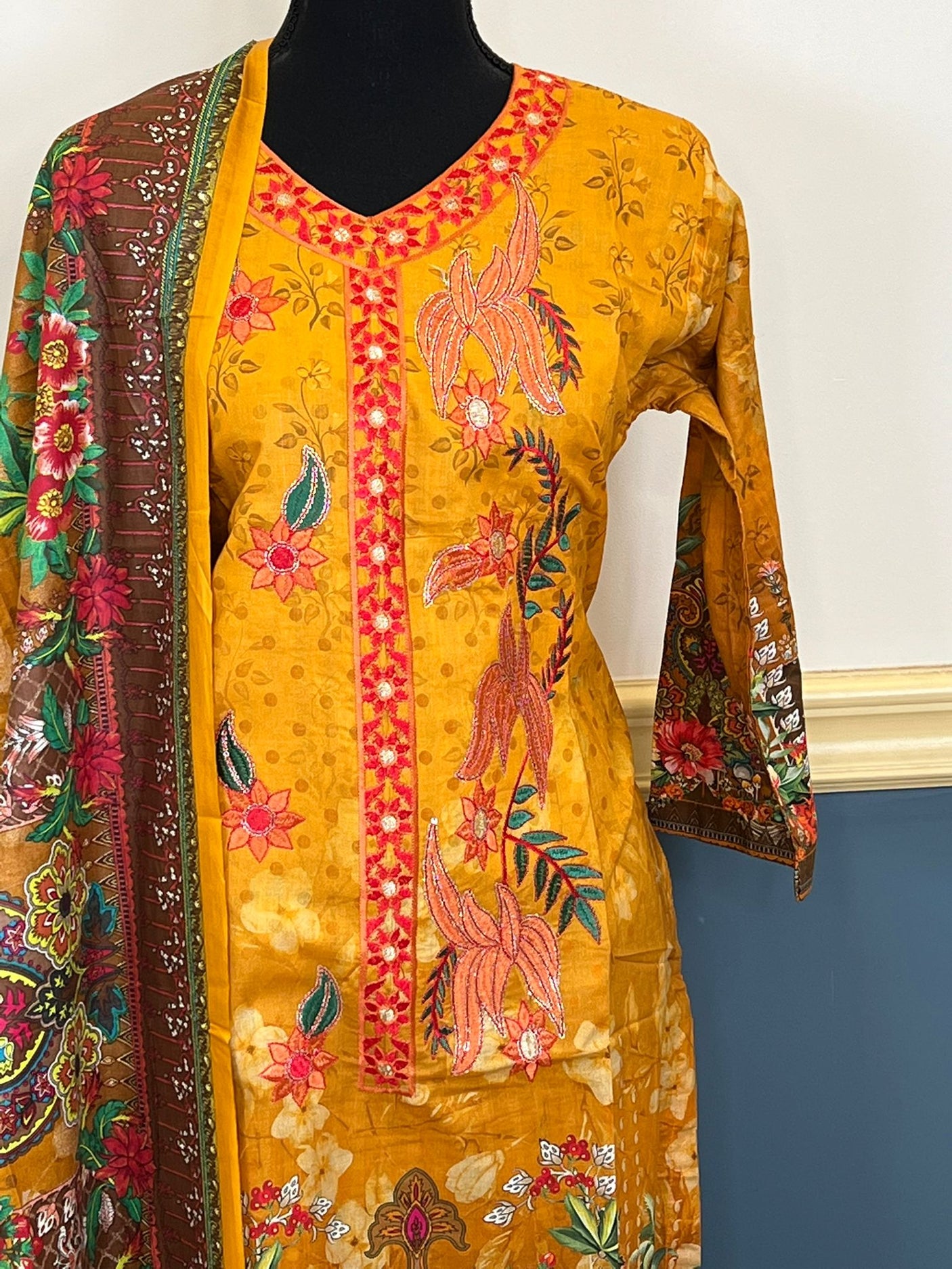 Pakistani Stitched Embroidered lawn Salwar kameez ready to ship