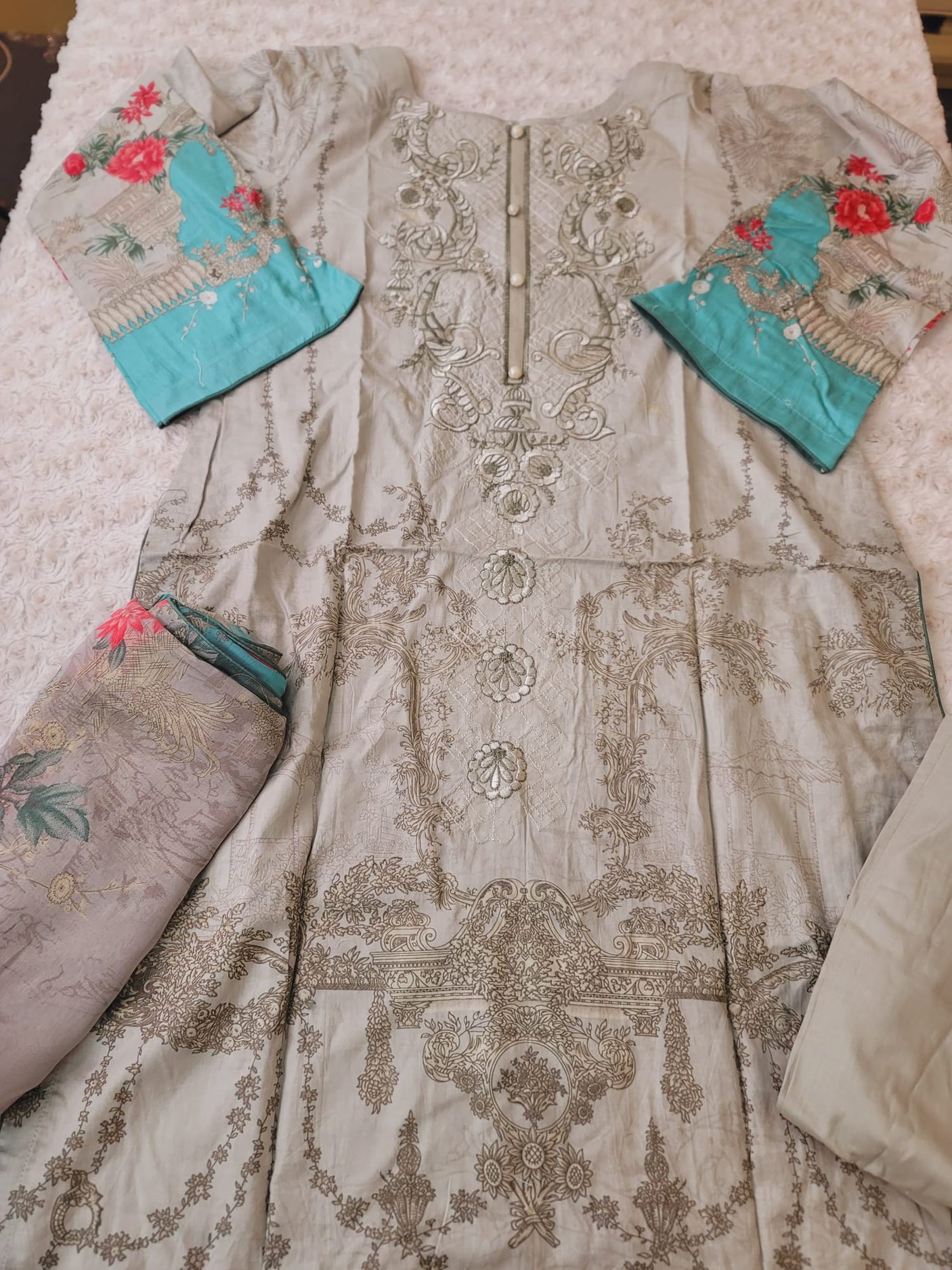 Pakistani Stitched lawn Embroidered Salwar kameez ready to ship