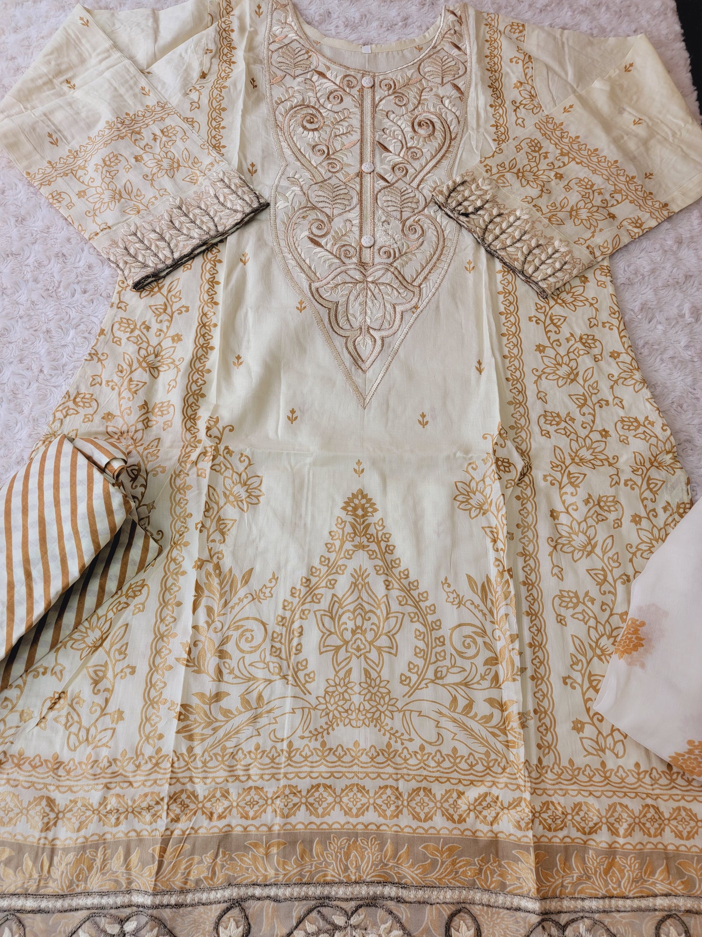 Pakistani Stitched lawn Embroidered Salwar kameez ready to ship