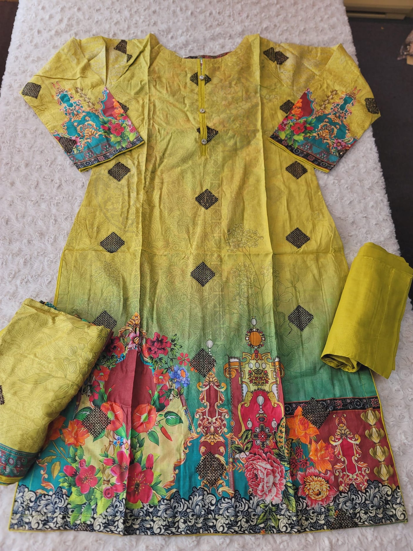 Pakistani Stitched lawn Embroidered Salwar kameez ready to ship