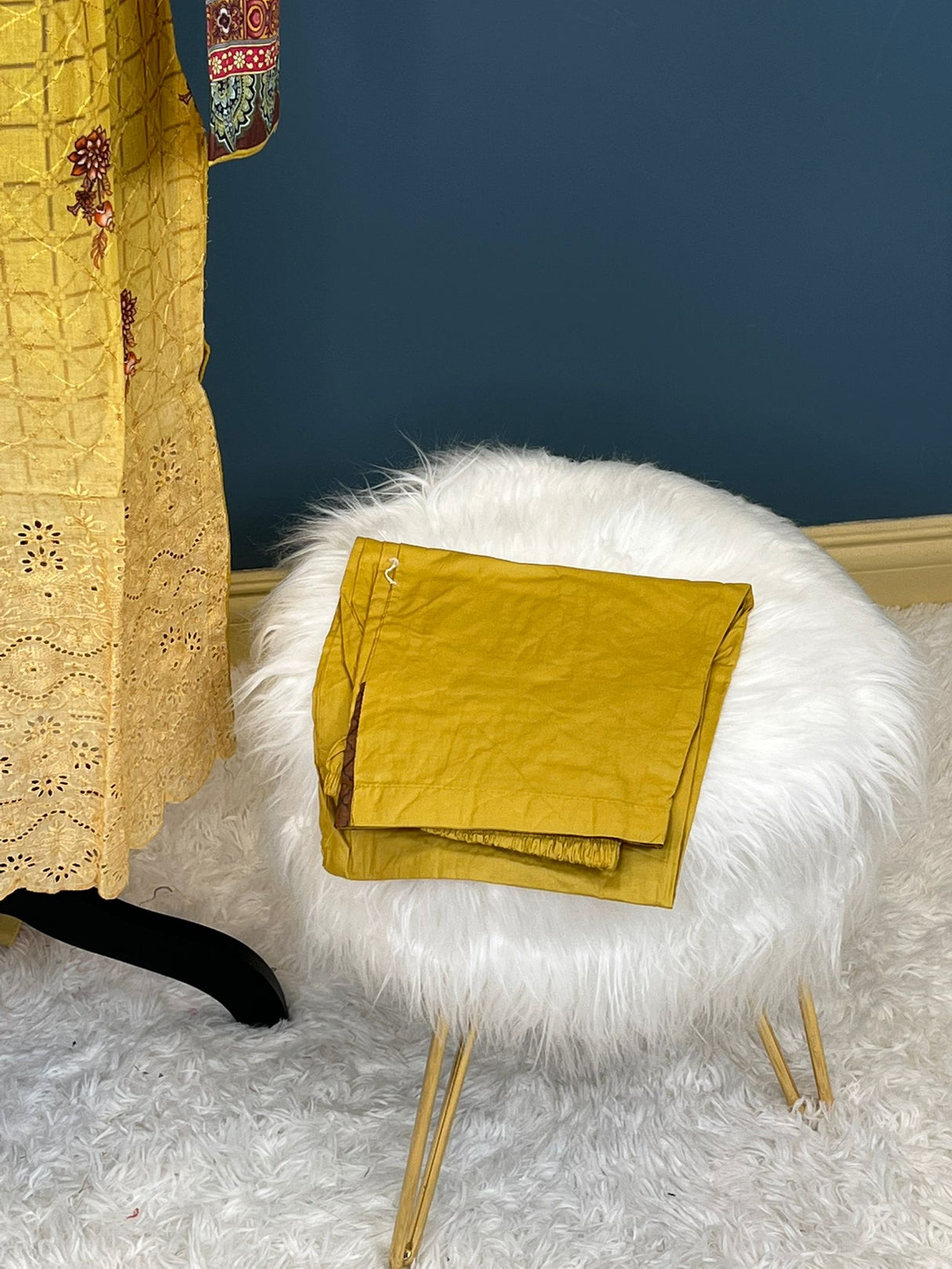 Luxury lawn with pure chiffon dupatta- Ready To Ship