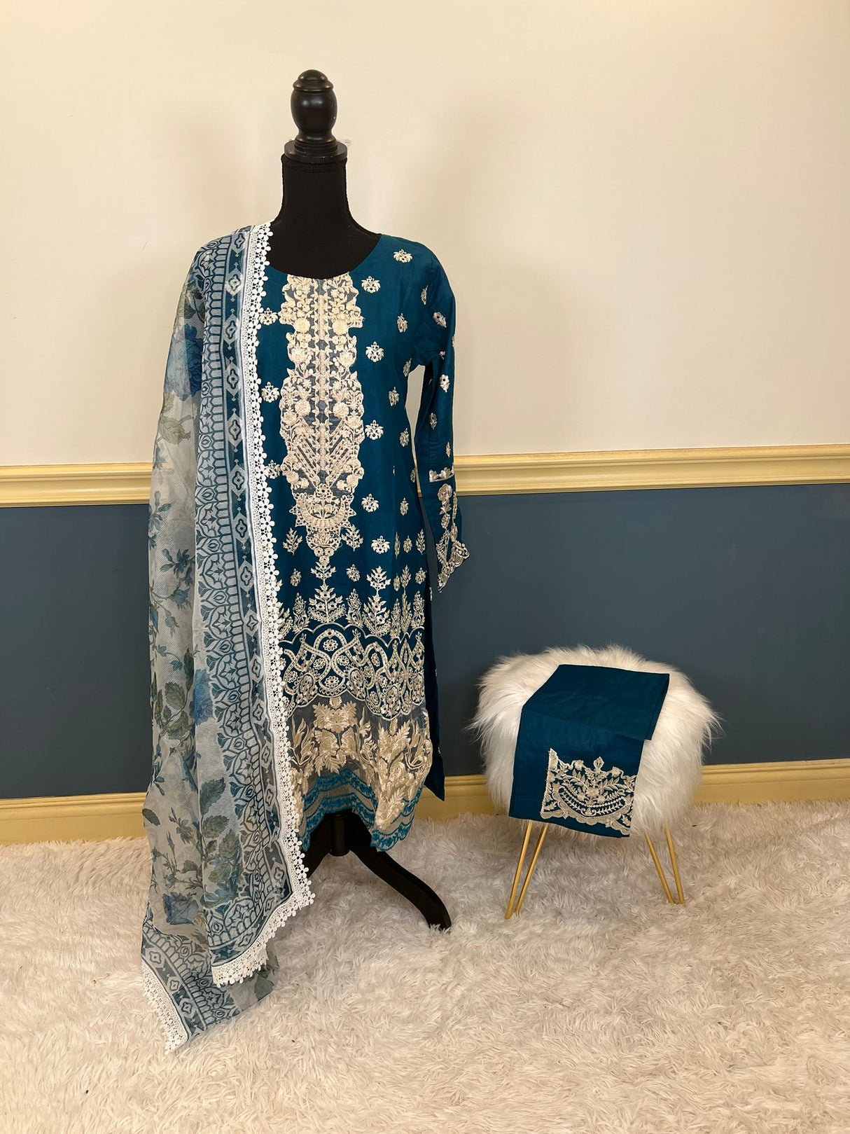 Luxury lawn with Cotton dupatta Ready To Ship