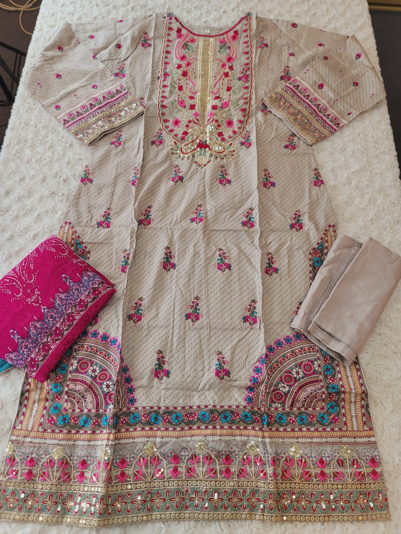 Pakistani Stitched lawn Embroidered Salwar kameez ready to ship