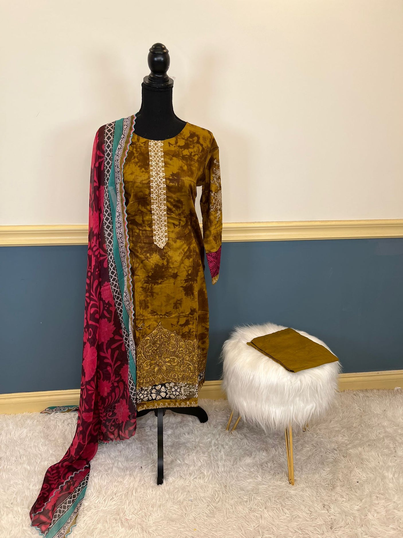 Pakistani Stitched Embroidered lawn Salwar kameez ready to ship