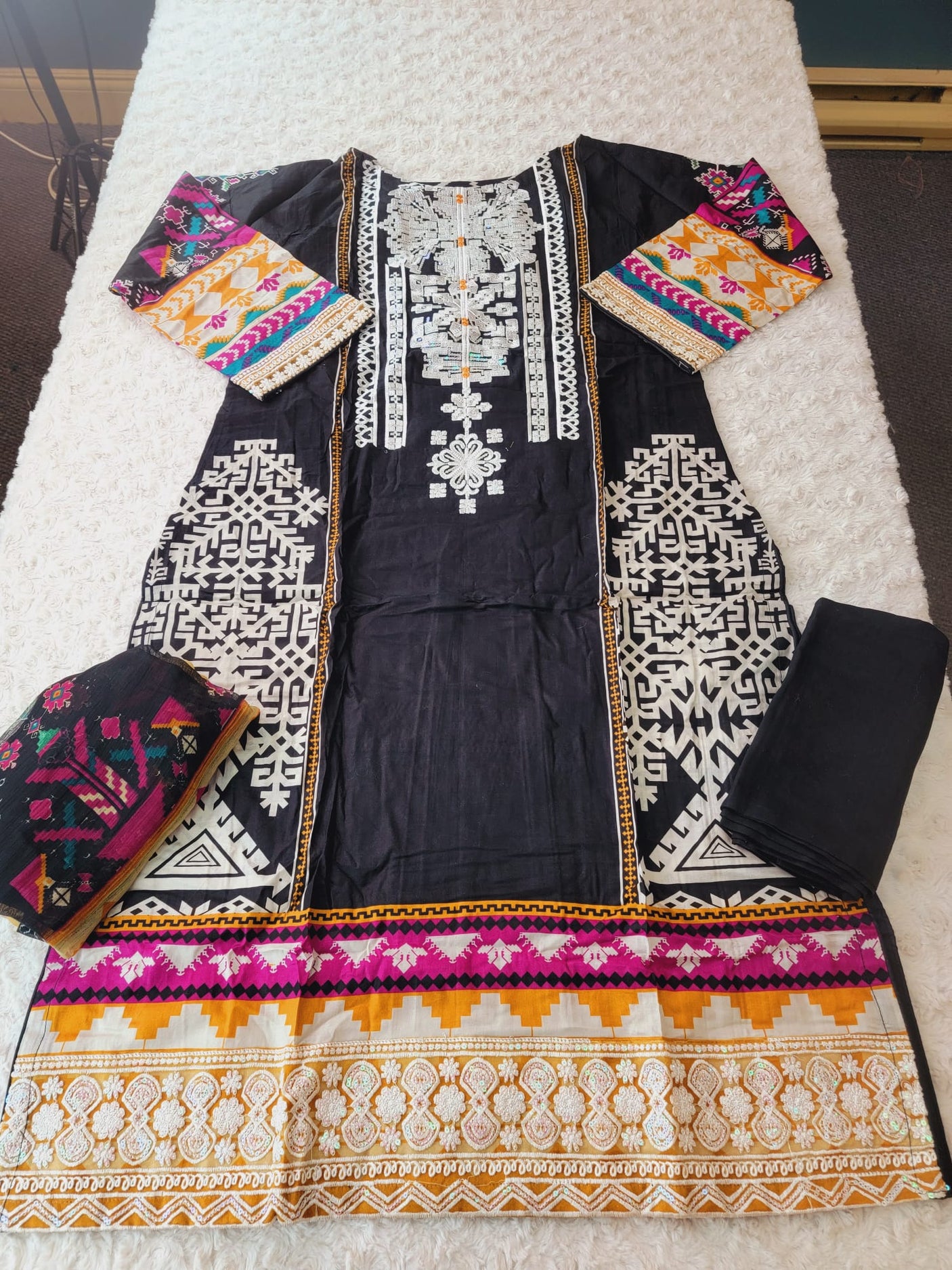 Pakistani Stitched lawn Embroidered Salwar kameez ready to ship