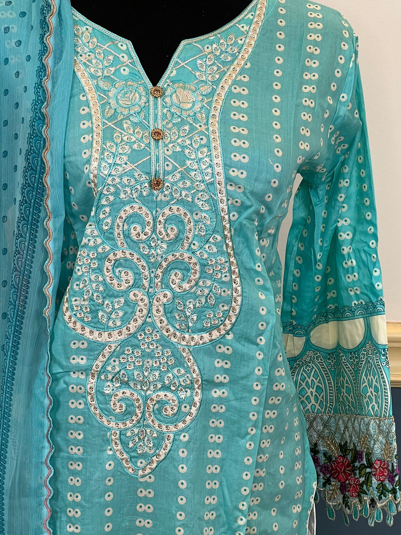 Pakistani Stitched Embroidered lawn Salwar kameez ready to ship