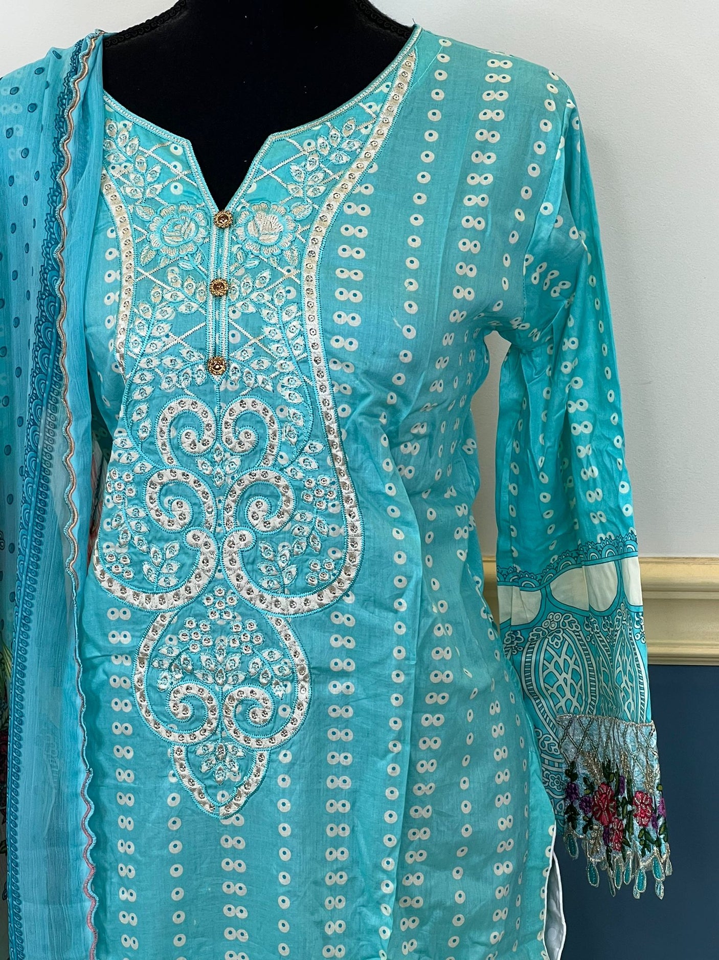 Pakistani Stitched Embroidered lawn Salwar kameez ready to ship