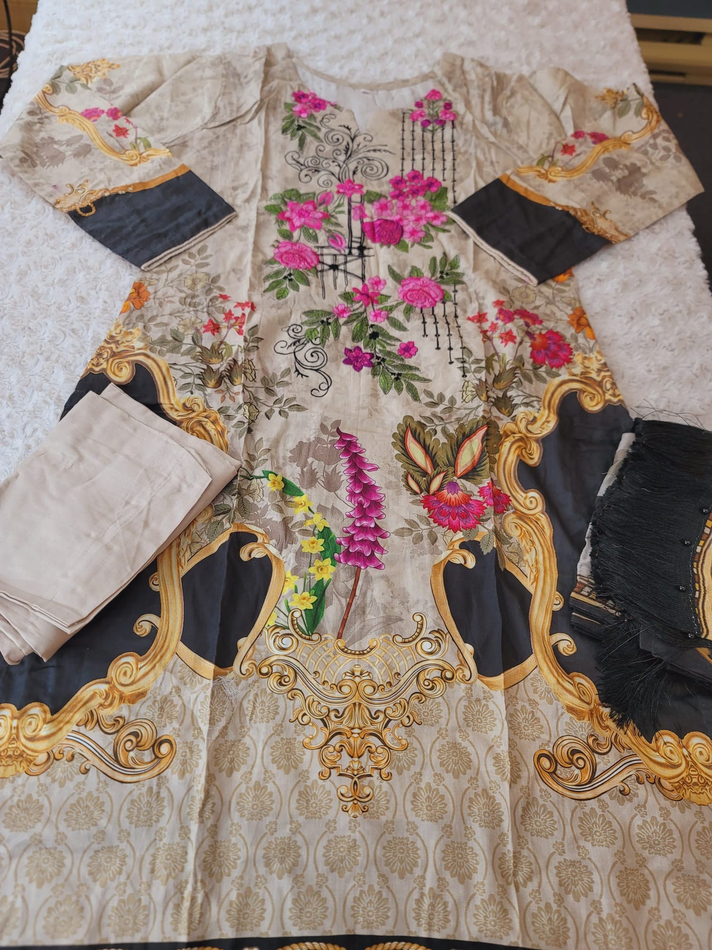 Pakistani Stitched lawn Embroidered Salwar kameez ready to ship