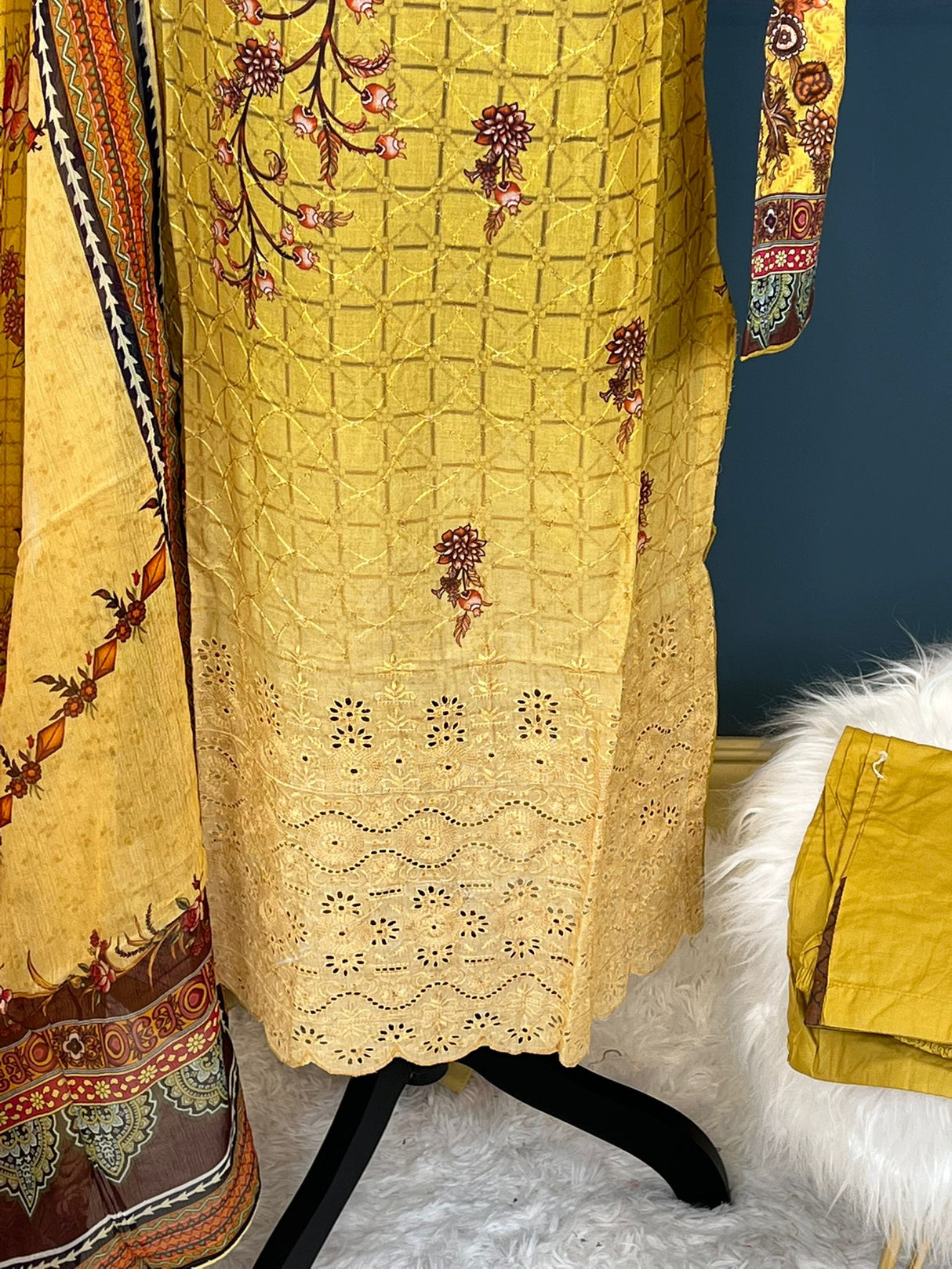 Luxury lawn with pure chiffon dupatta- Ready To Ship