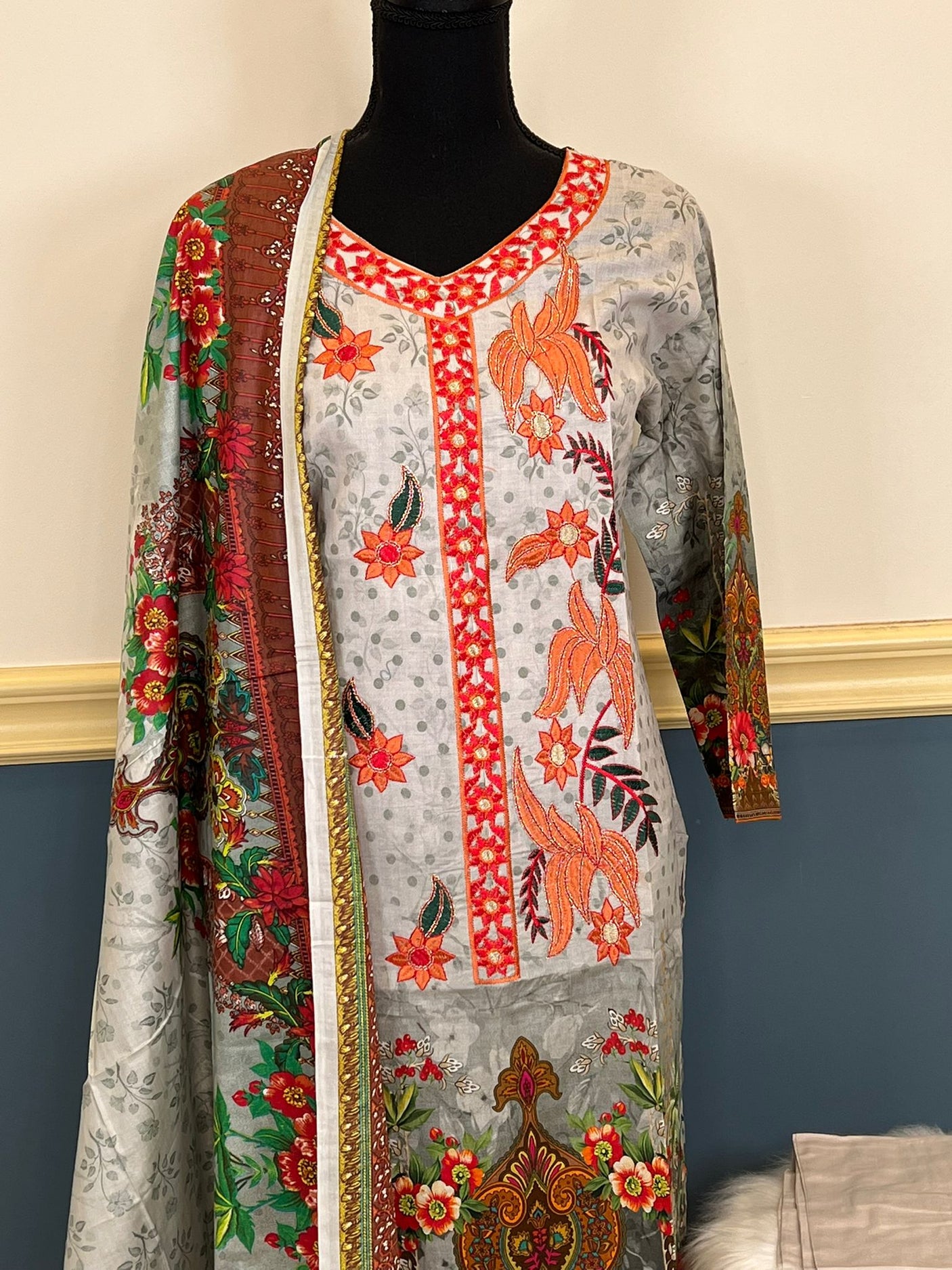 Pakistani Stitched Embroidered lawn Salwar kameez ready to ship