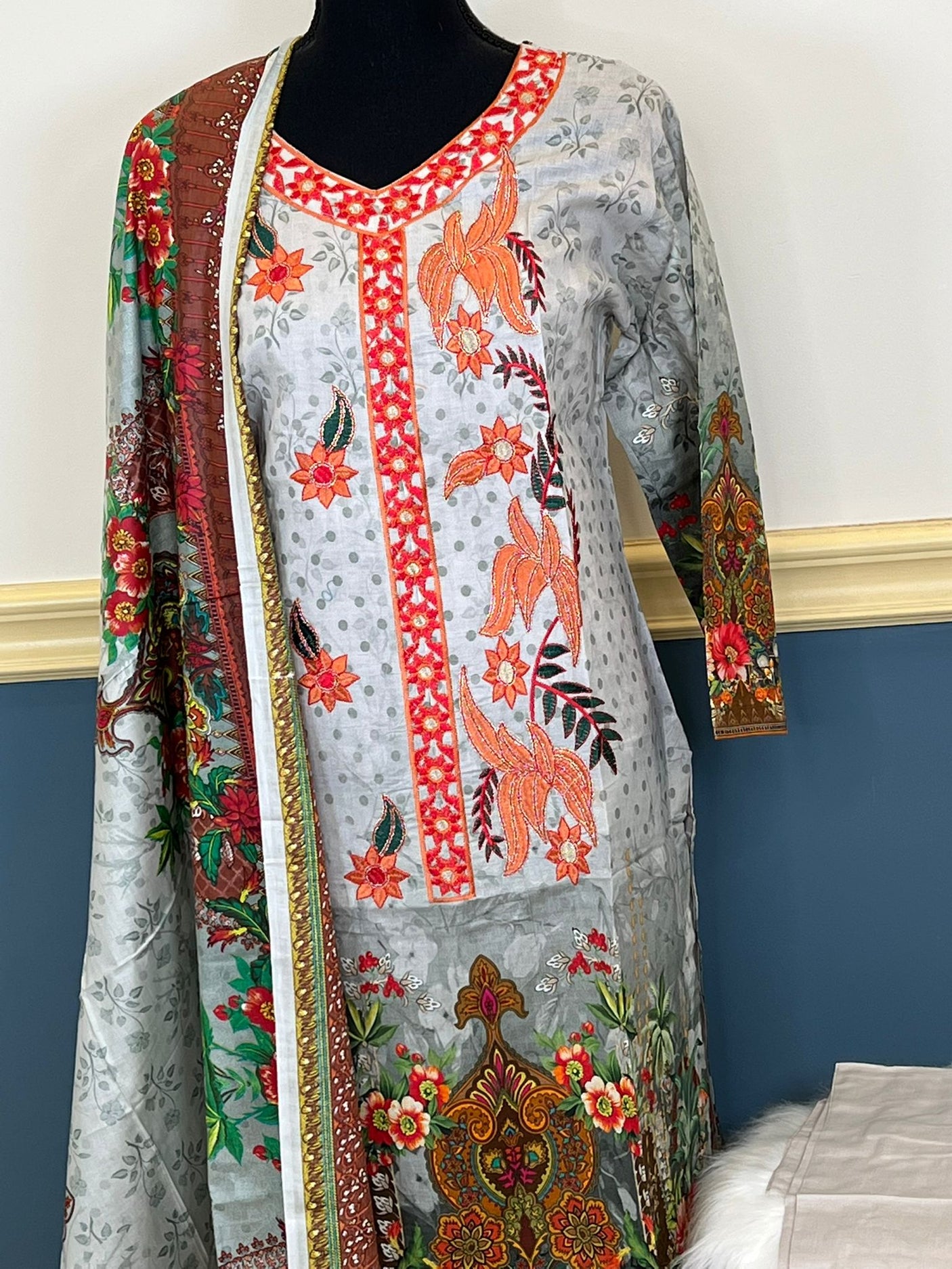 Pakistani Stitched Embroidered lawn Salwar kameez ready to ship