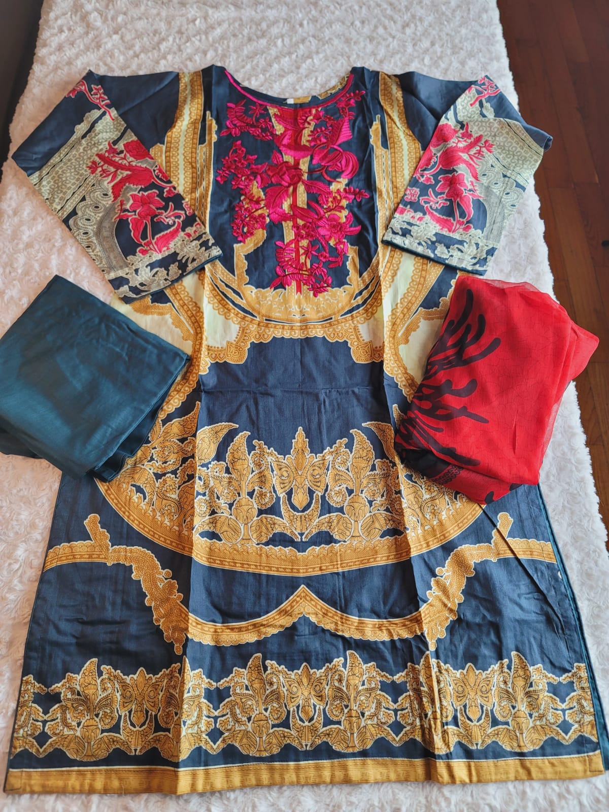 Pakistani lawn Embroidered Salwar kameez Ready To Ship