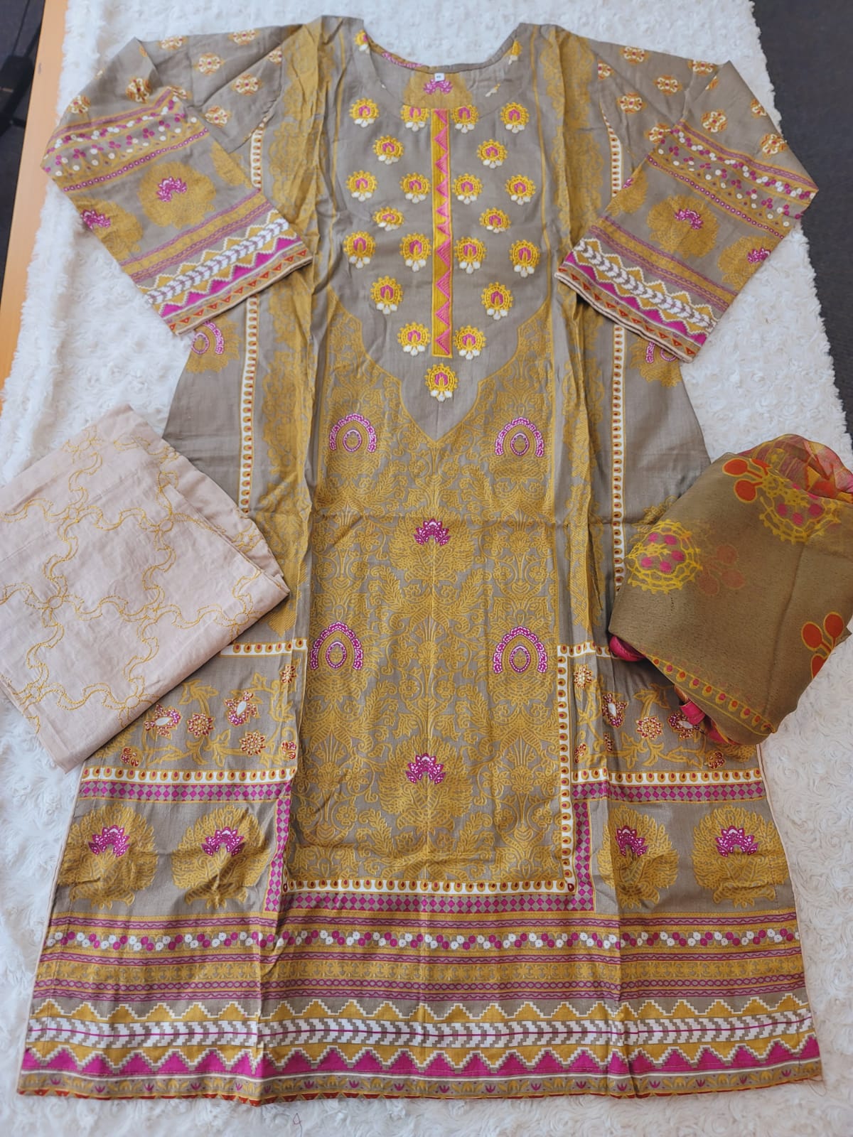 Pakistani lawn Embroidered Salwar kameez Ready To Ship