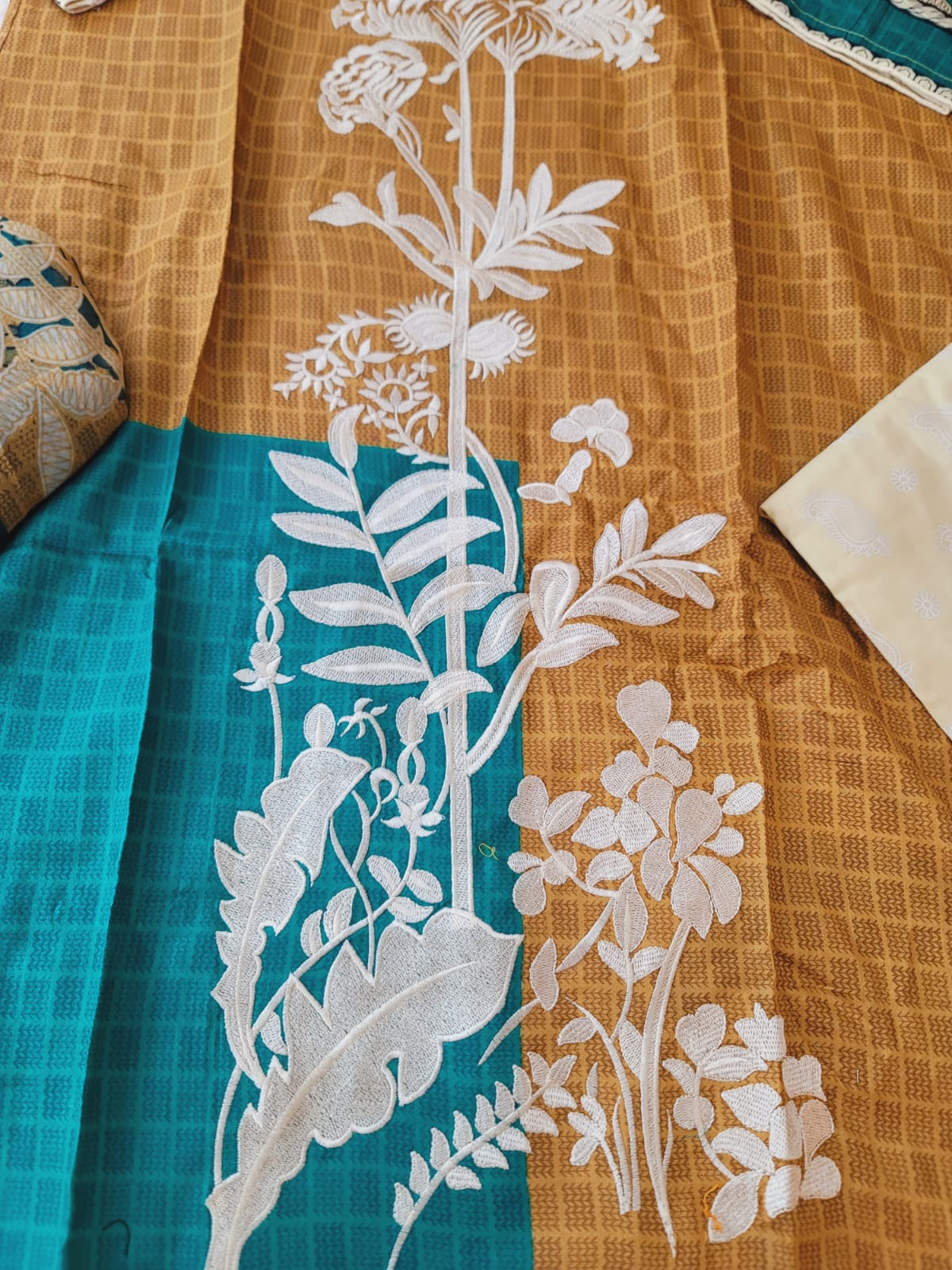 Pakistani lawn Embroidered Salwar kameez