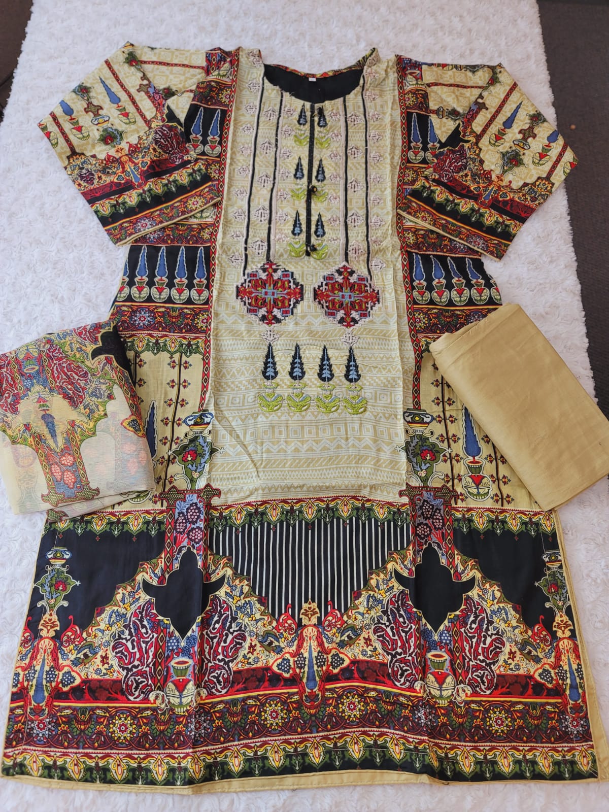 Pakistani lawn Embroidered Salwar kameez ready to ship