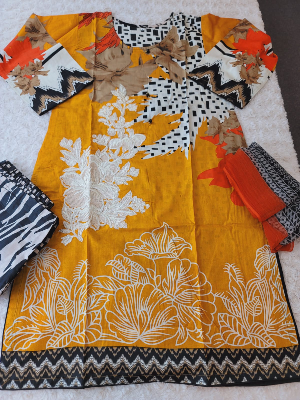 Pakistani lawn Embroidered Salwar kameez ready to ship