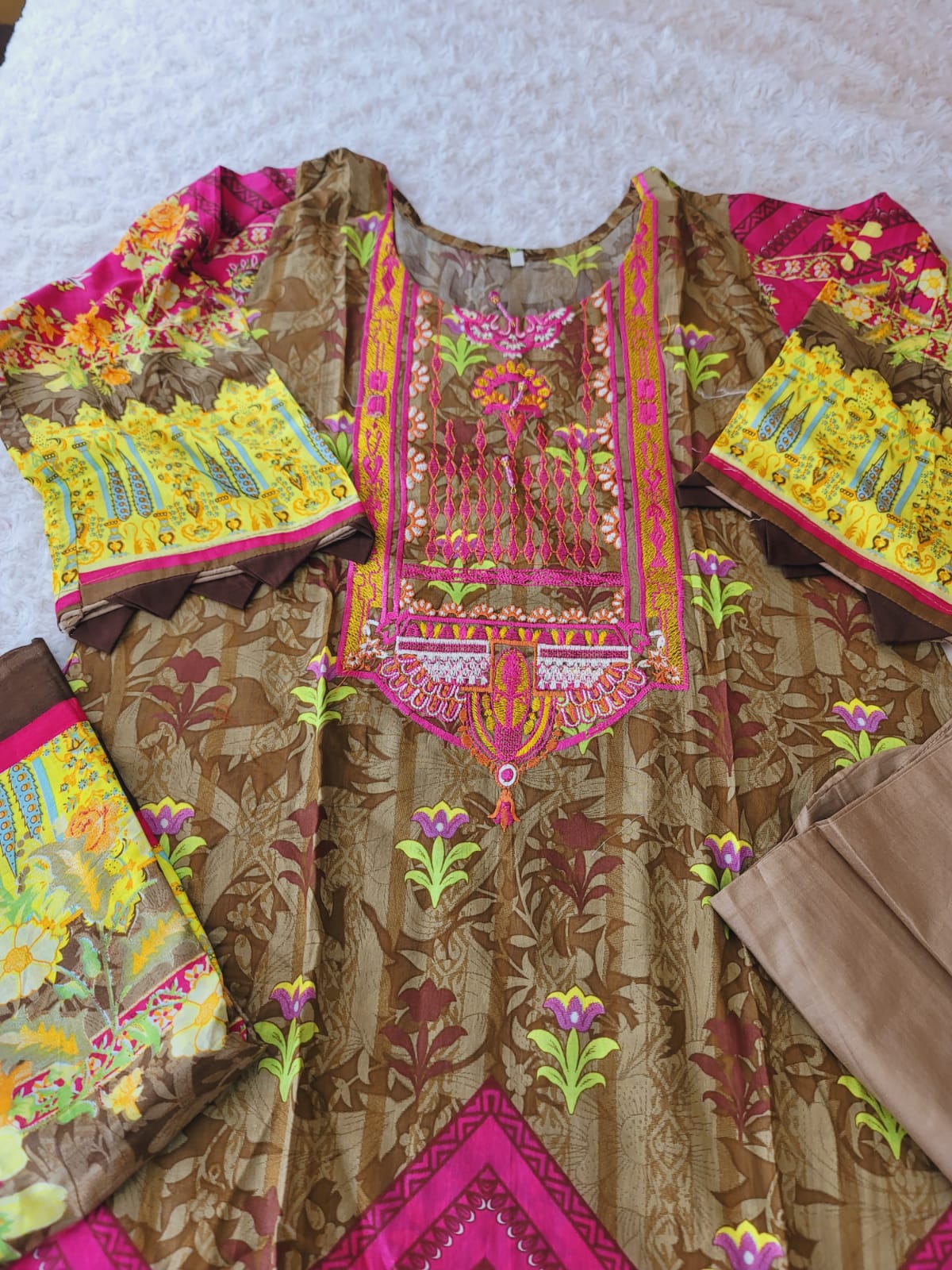 Pakistani lawn Embroidered Salwar kameez ready to ship