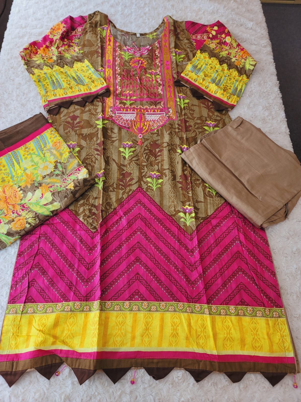 Pakistani lawn Embroidered Salwar kameez ready to ship
