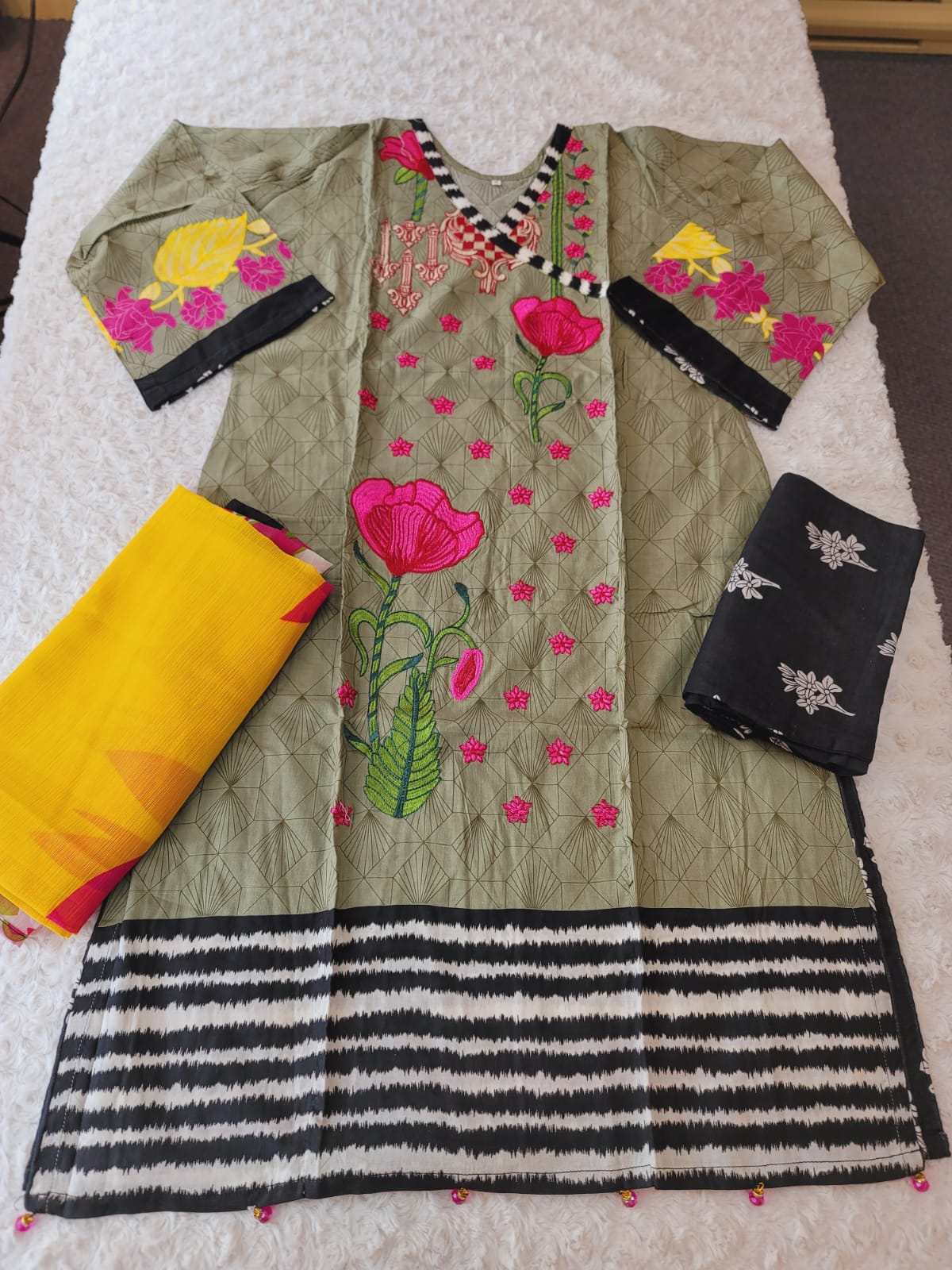 Pakistani lawn Embroidered Salwar kameez ready to ship