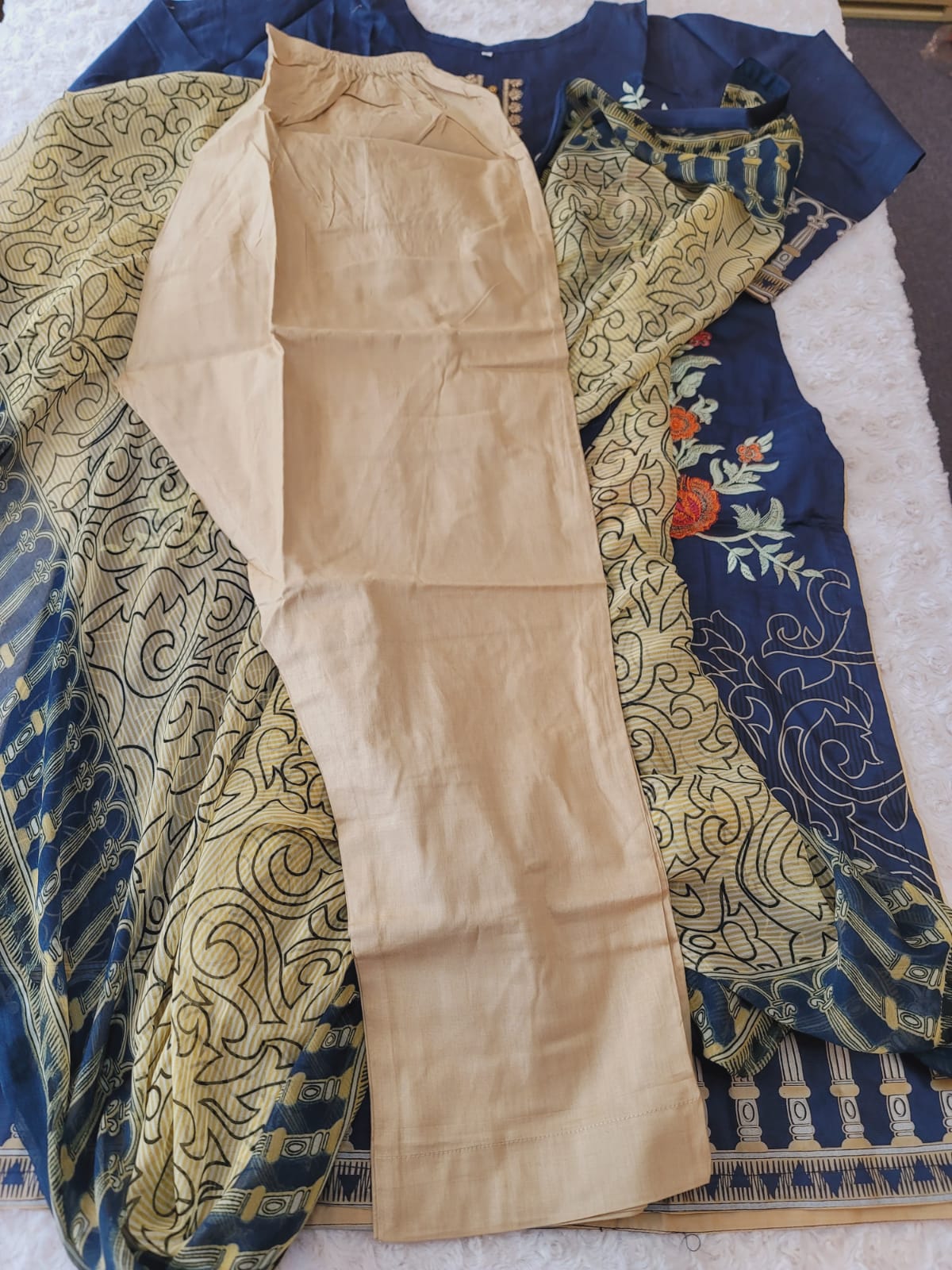 Pakistani stitched lawn Embroidered Salwar kameez ready to ship