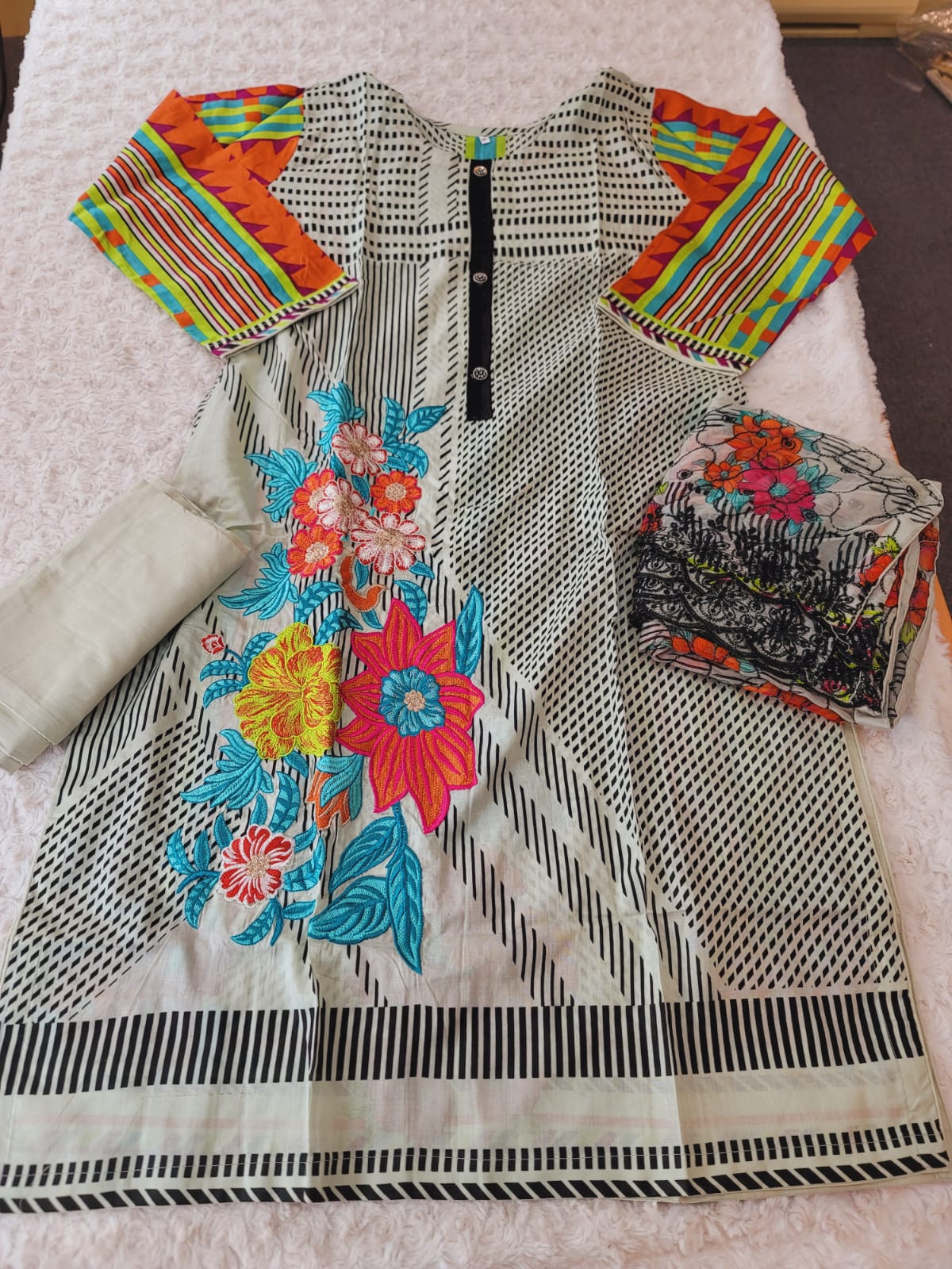 Pakistani stitched lawn Embroidered Salwar kameez ready to ship