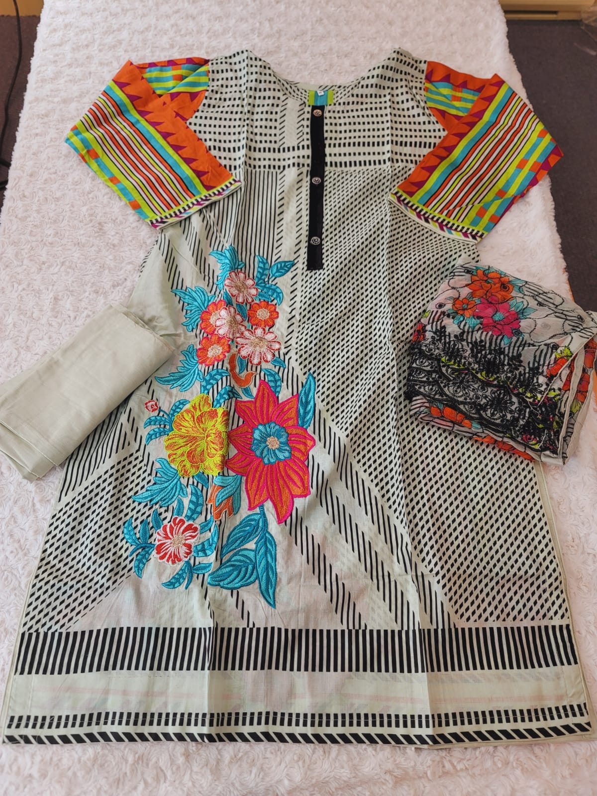 Pakistani stitched lawn Embroidered Salwar kameez ready to ship