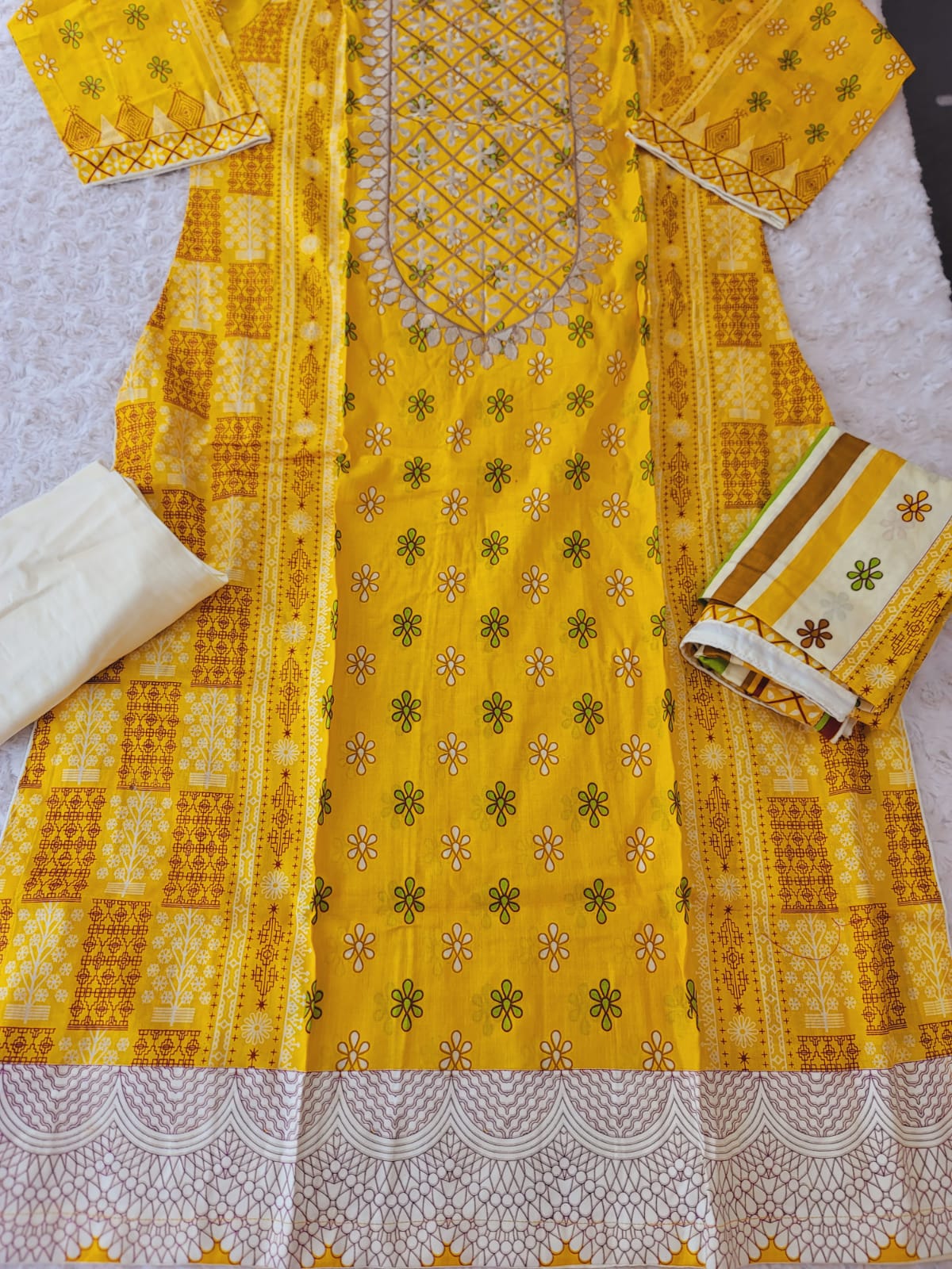 Pakistani stitched lawn Embroidered Salwar kameez ready to ship
