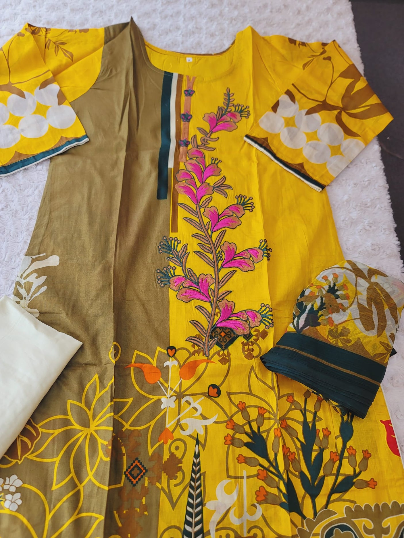 Pakistani Stitched Embroidered Lawn Salwar kameez ready to ship