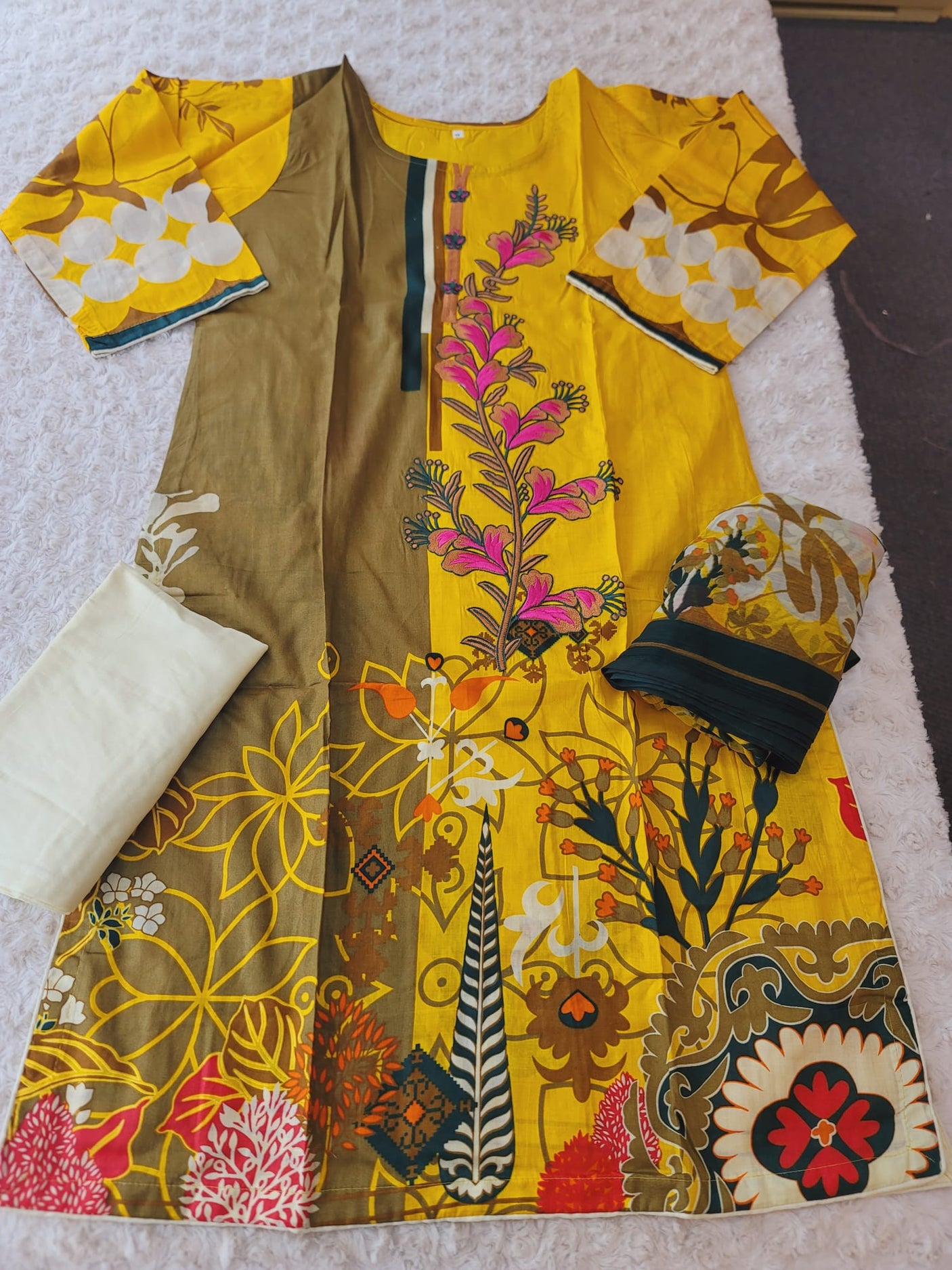 Pakistani Stitched Embroidered Lawn Salwar kameez ready to ship