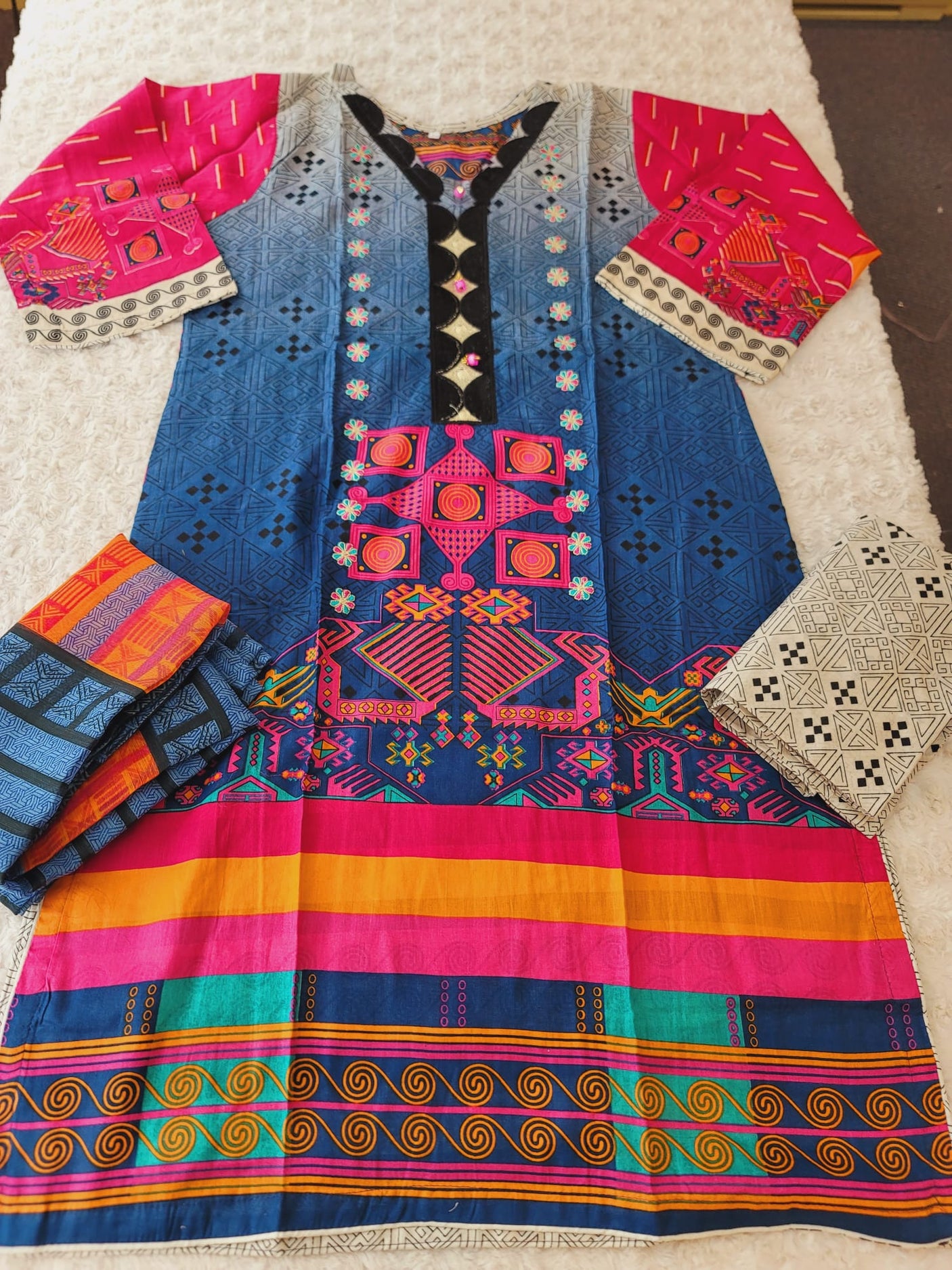 Pakistani Stitched Embroidered Lawn Salwar kameez ready to ship