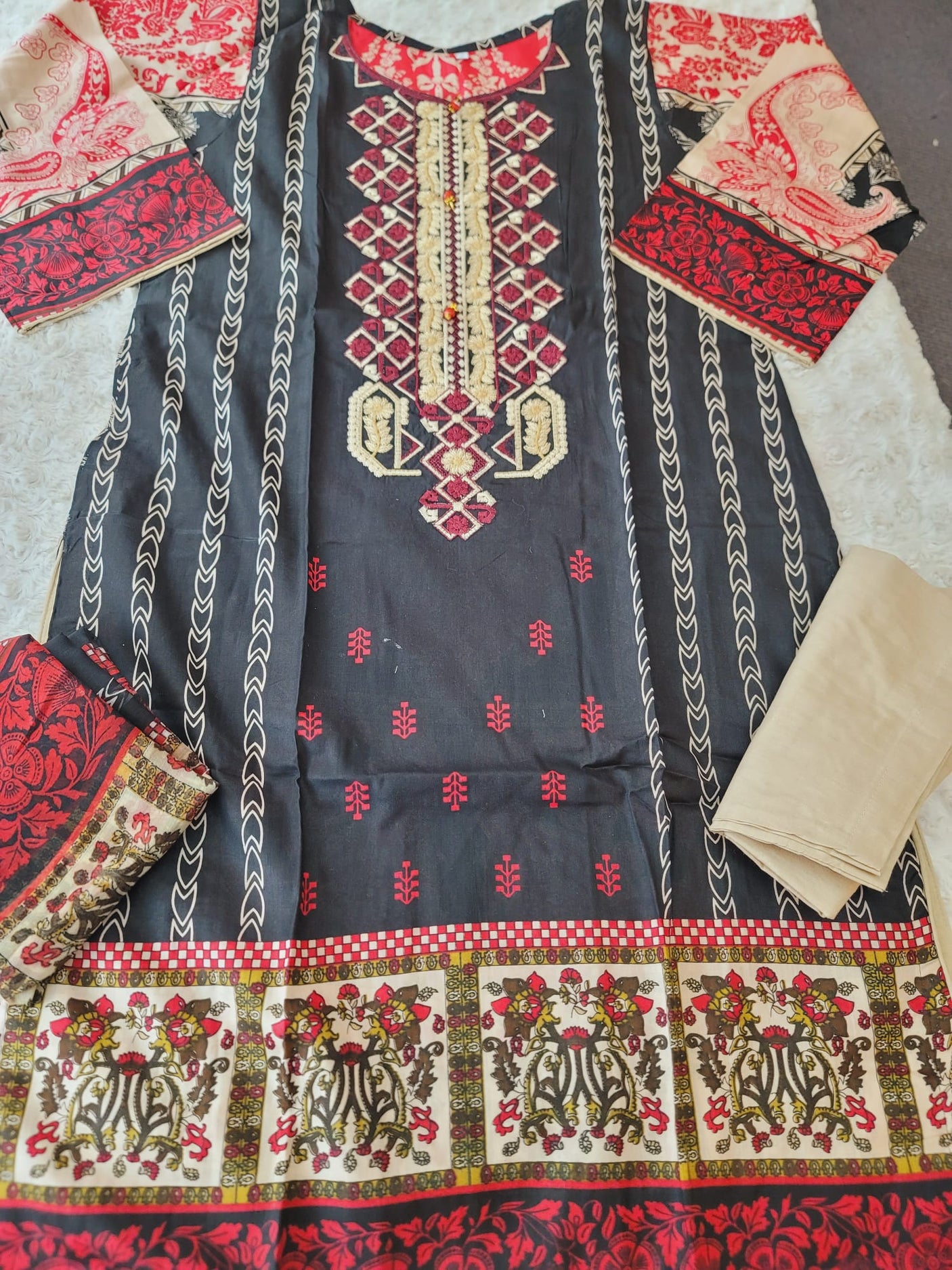 Pakistani Stitched Embroidered Lawn Salwar kameez ready to ship