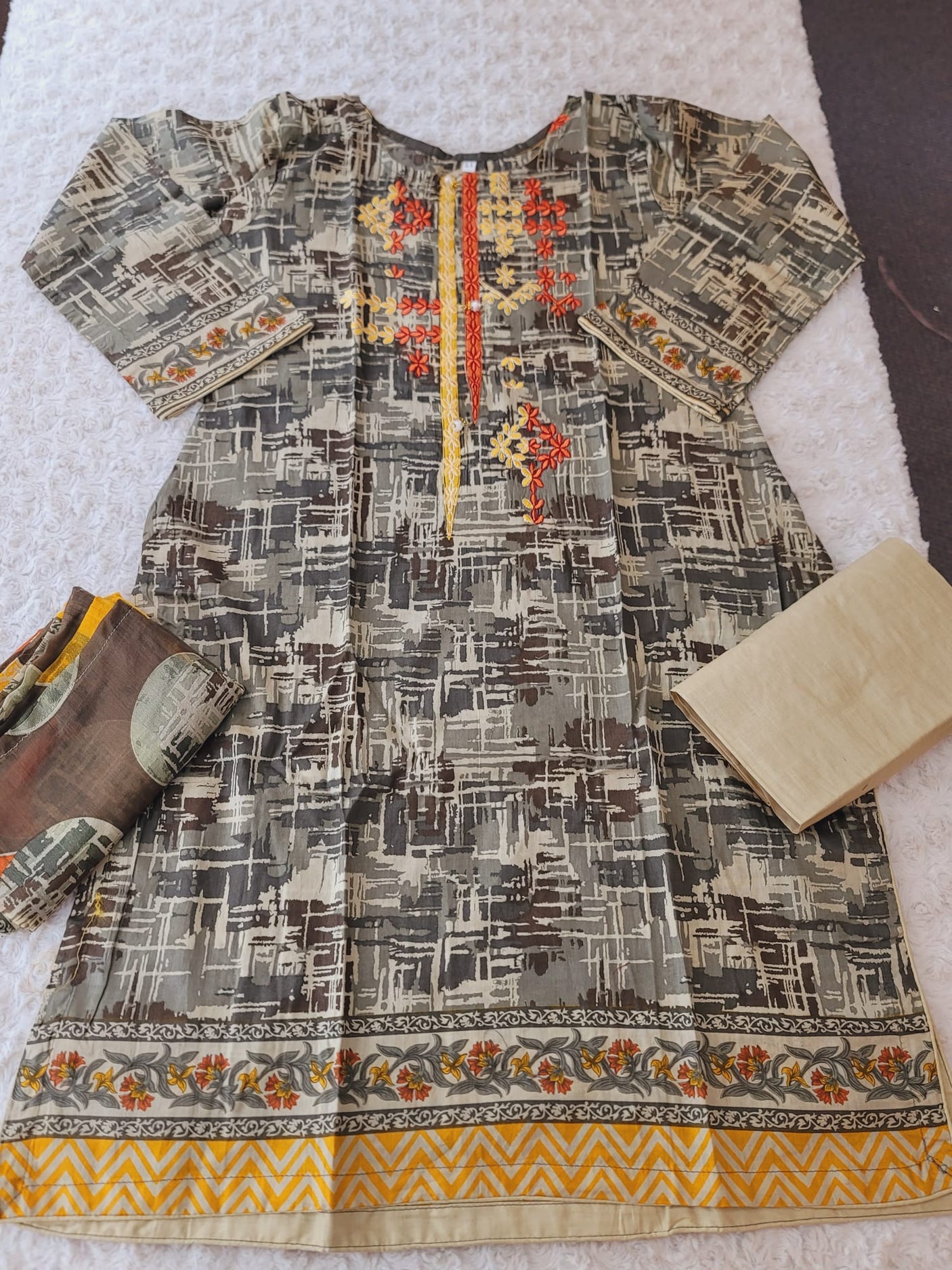 Pakistani Stitched Embroidered Lawn Salwar kameez ready to ship