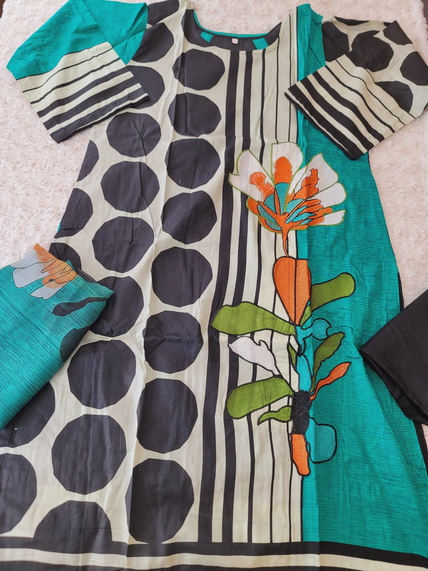 Pakistani Stitched Embroidered Lawn Salwar kameez ready to ship