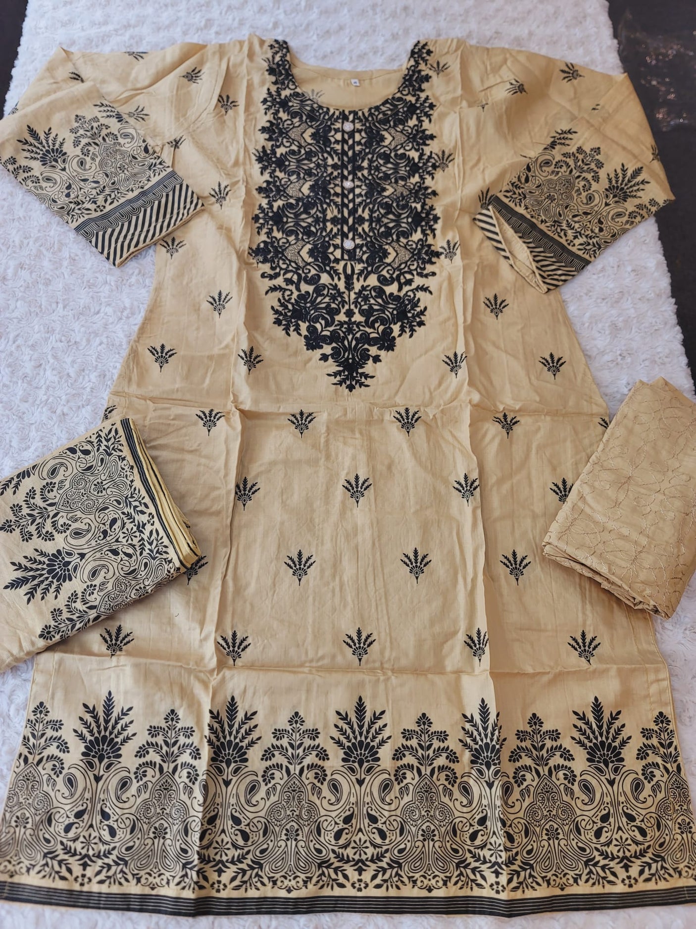 Pakistani Stitched lawn Embroidered Salwar kameez ready to ship