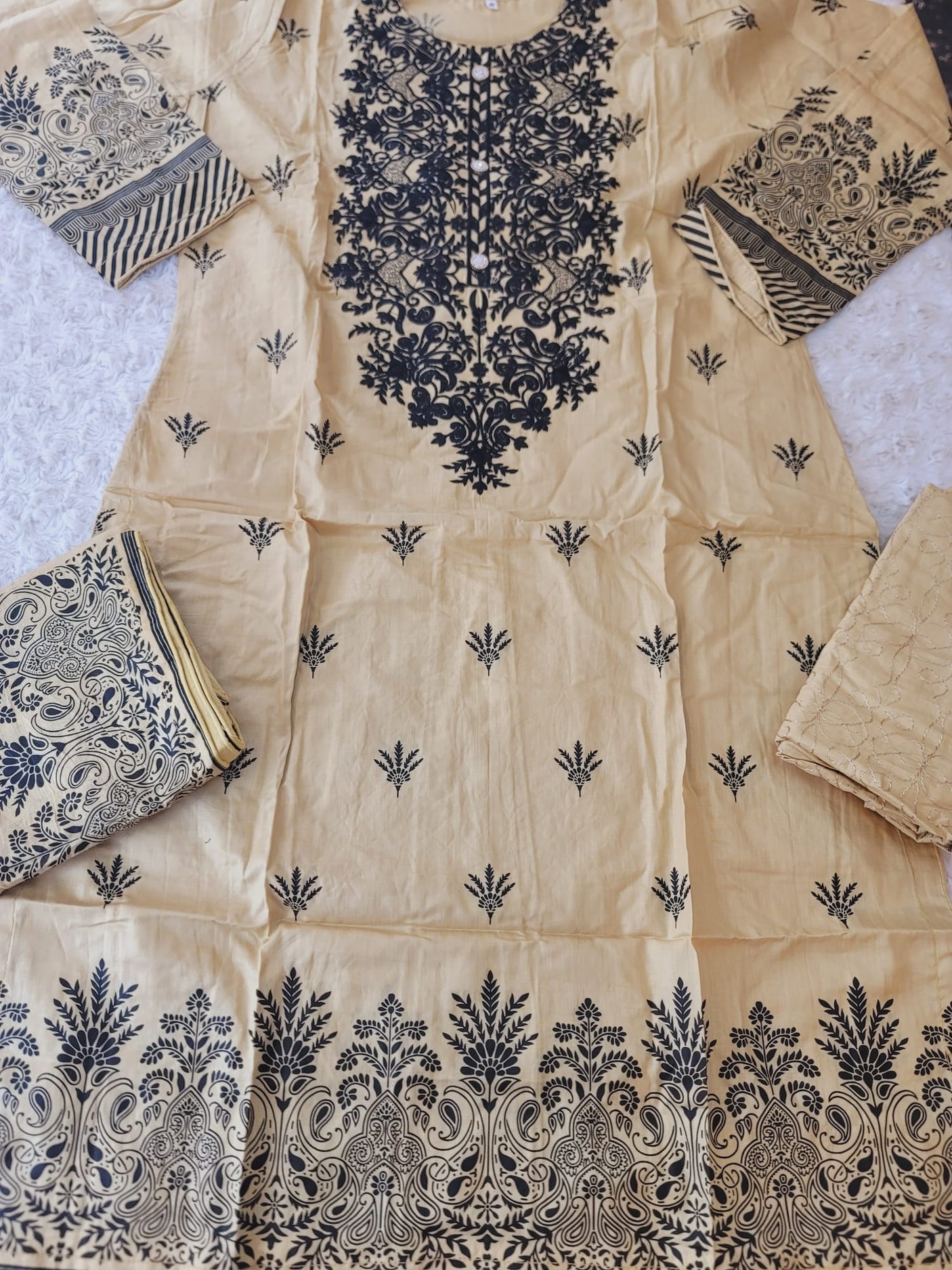 Pakistani Stitched lawn Embroidered Salwar kameez ready to ship