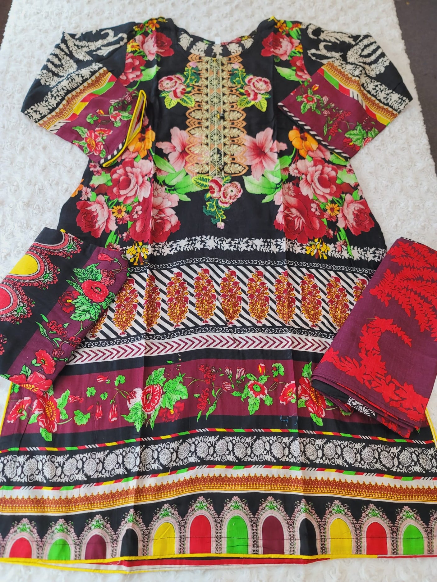 Pakistani Stitched Embroidered Lawn Salwar kameez ready to ship