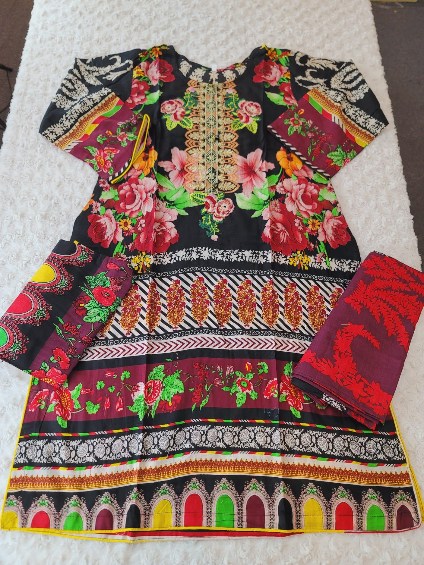 Pakistani Stitched Embroidered Lawn Salwar kameez ready to ship