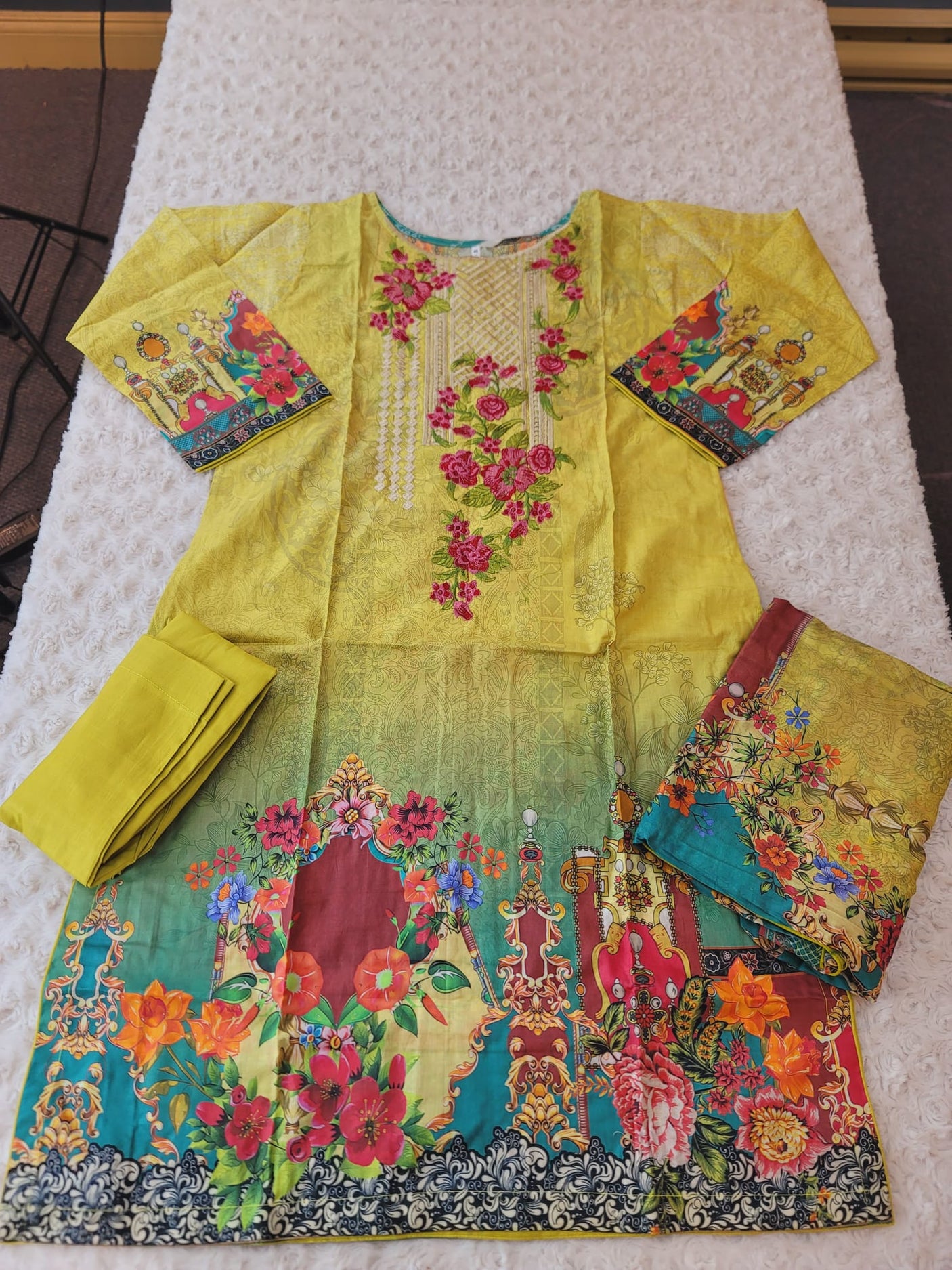 Pakistani Stitched lawn Embroidered Salwar kameez ready to ship